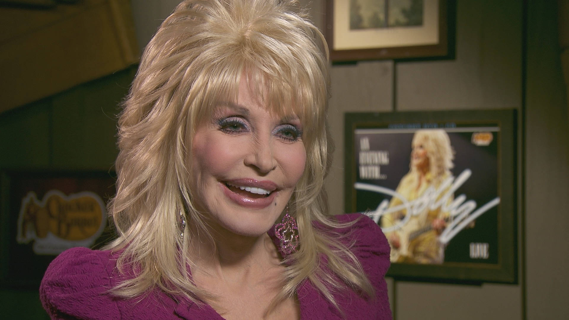 Dolly Parton In Fuchsia Dress Background