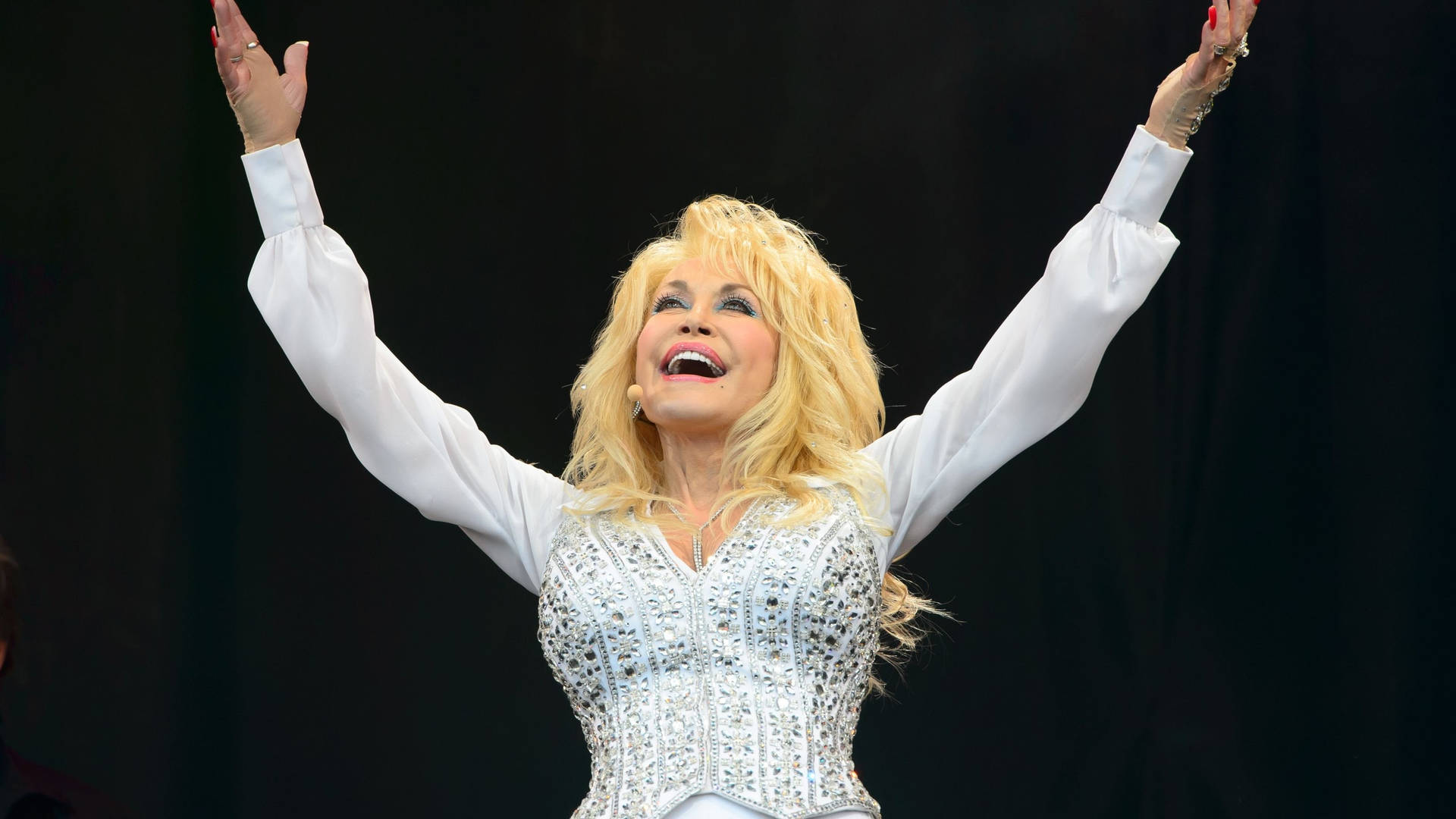 Dolly Parton Raised Hands Wallpaper