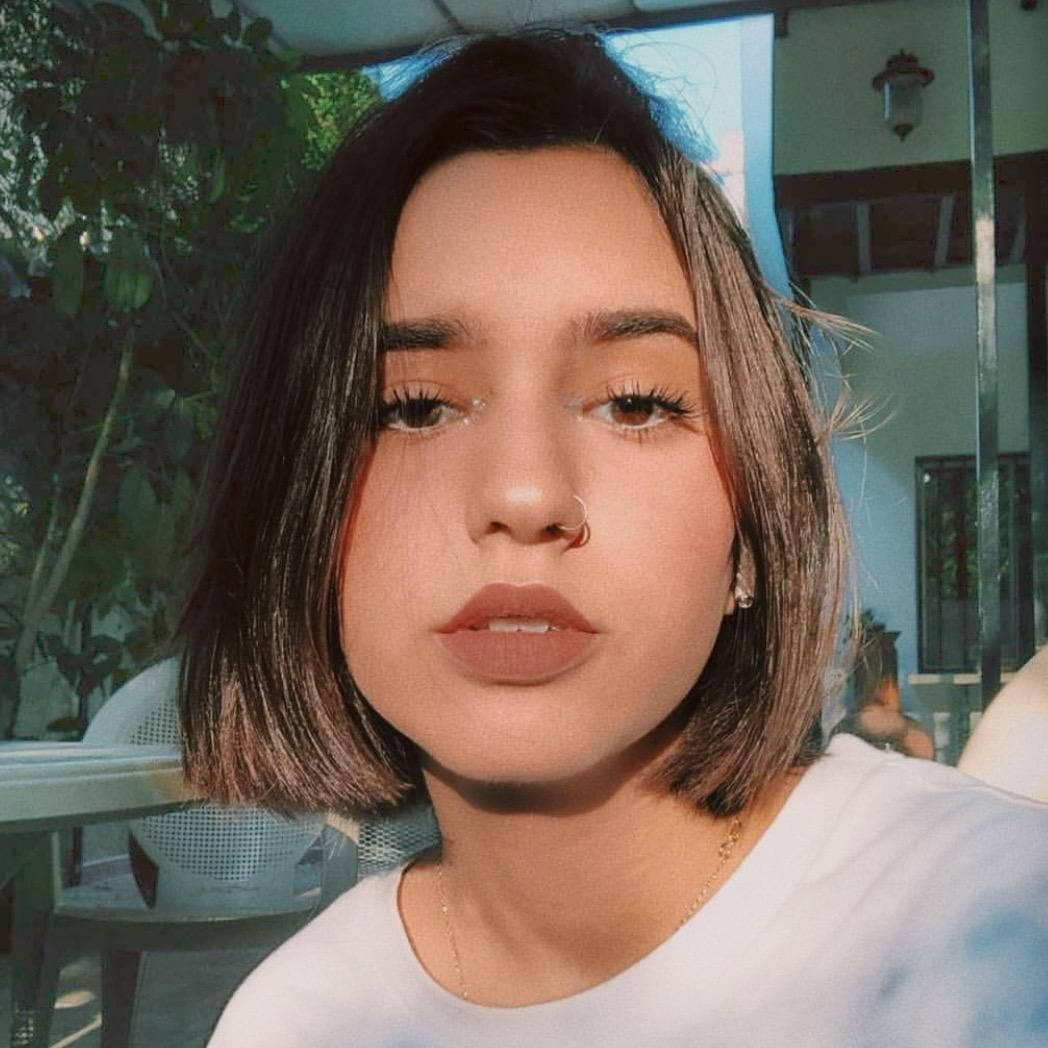 Domelipa Short Hair Selfie Wallpaper