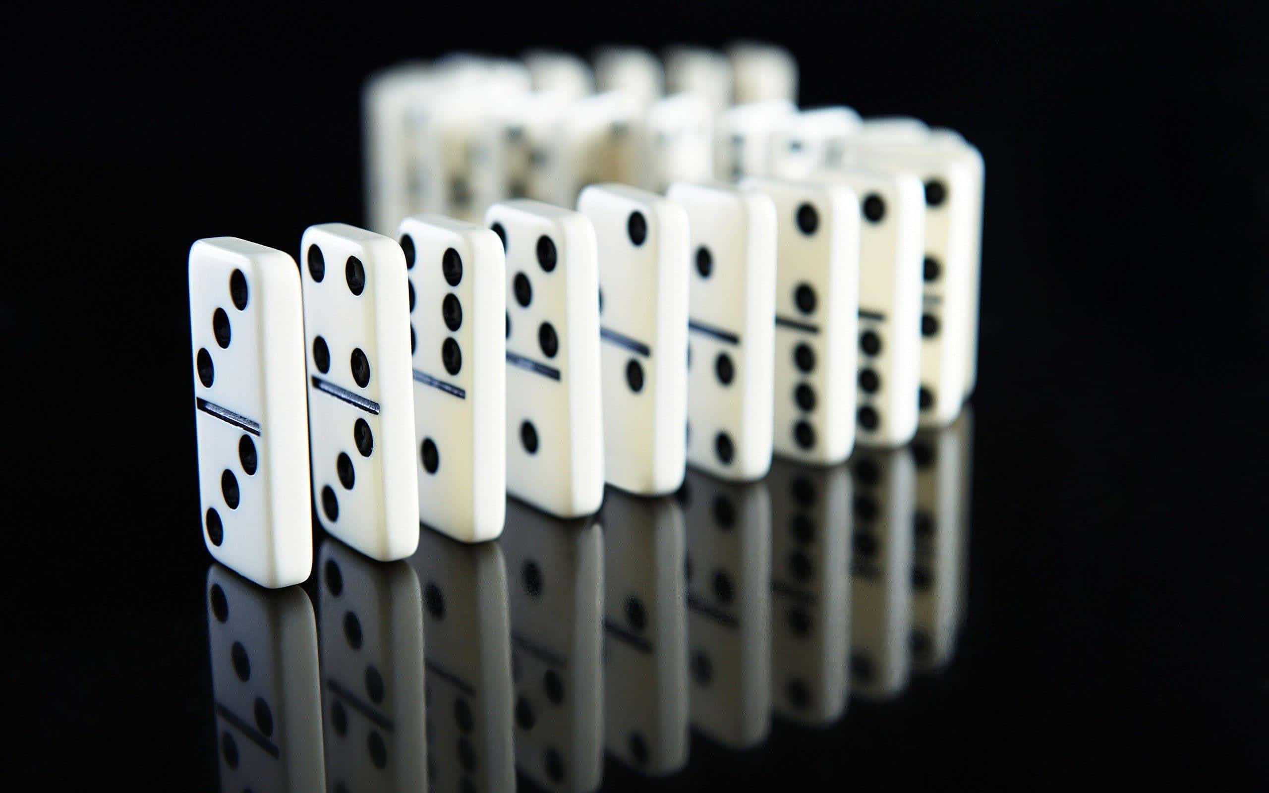 Uncaso Di Domino Che Cade