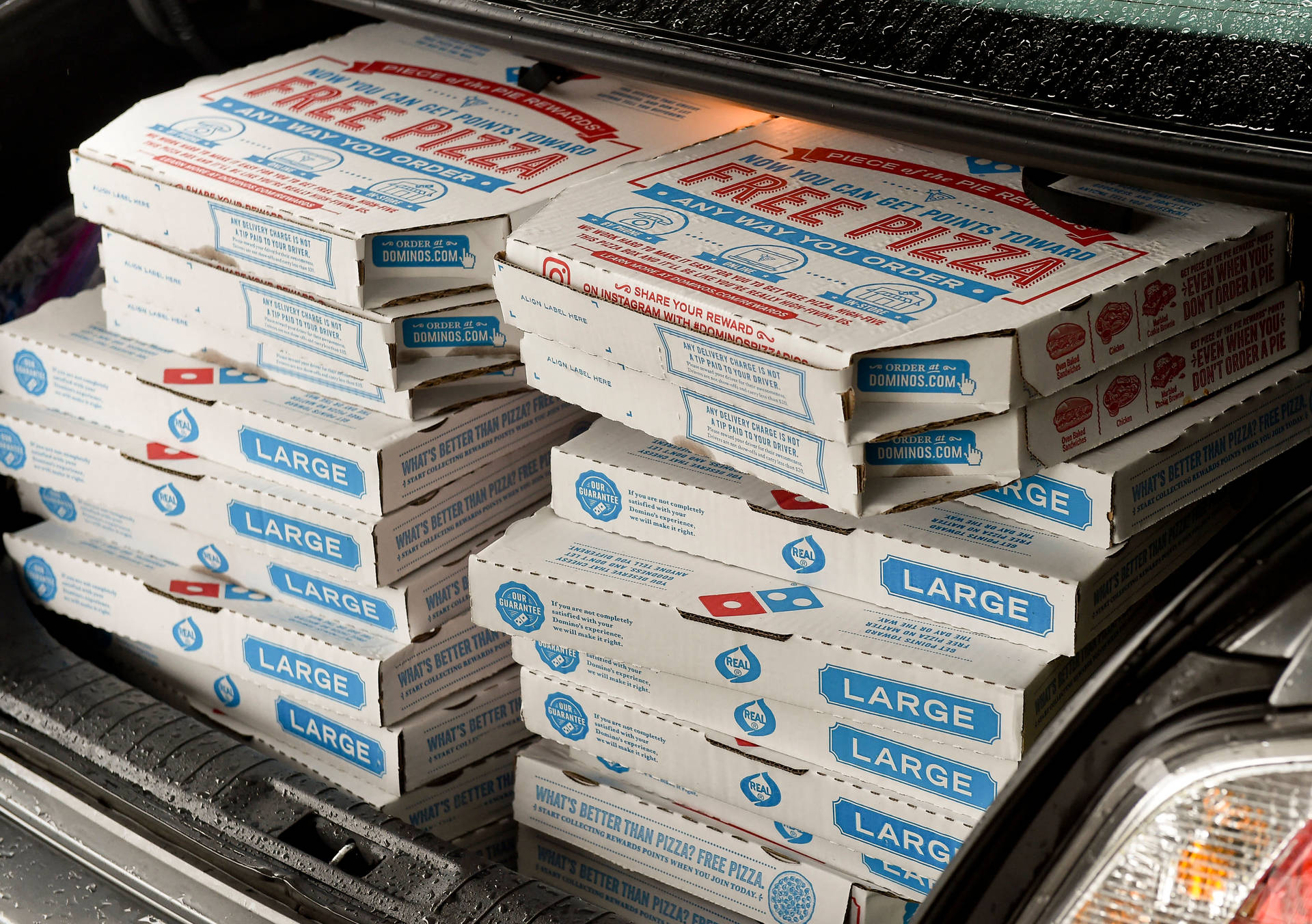 Pizza-kasser fra Domino: 