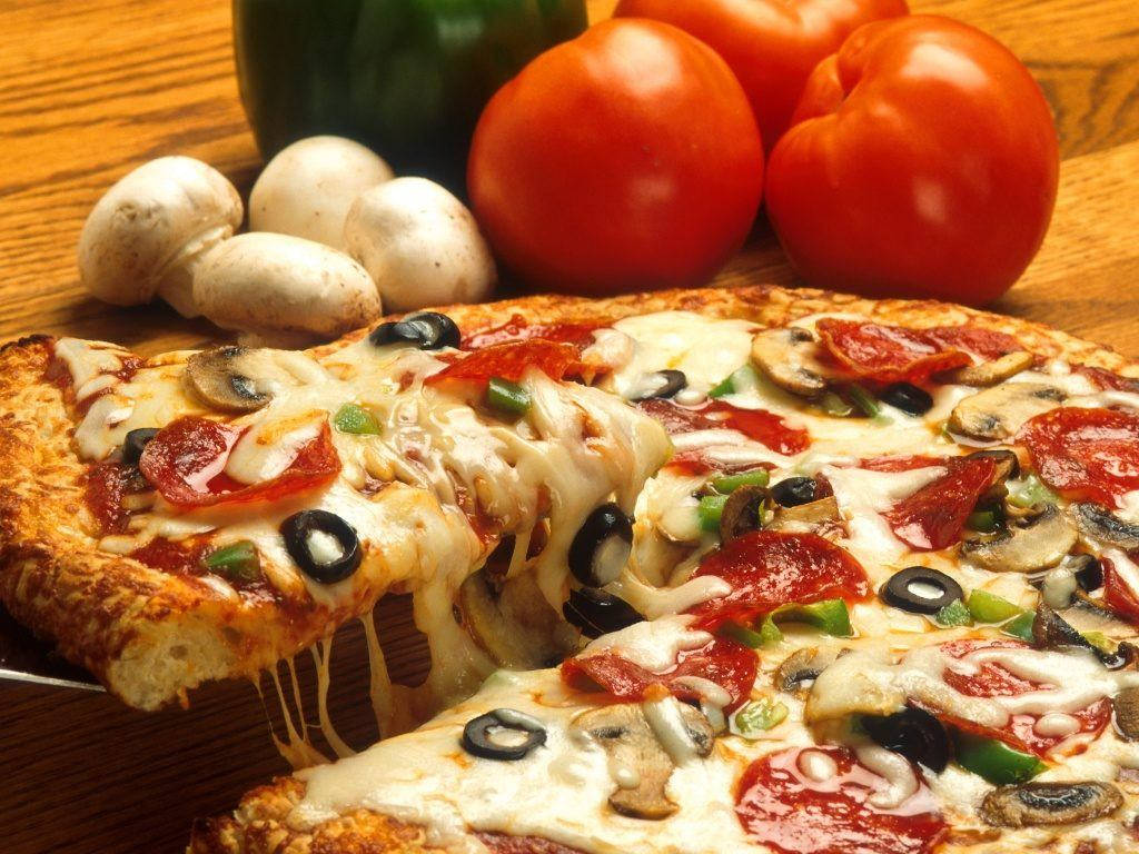Dominos Pizza Com Tomate E Azeitonas Pretas Papel de Parede