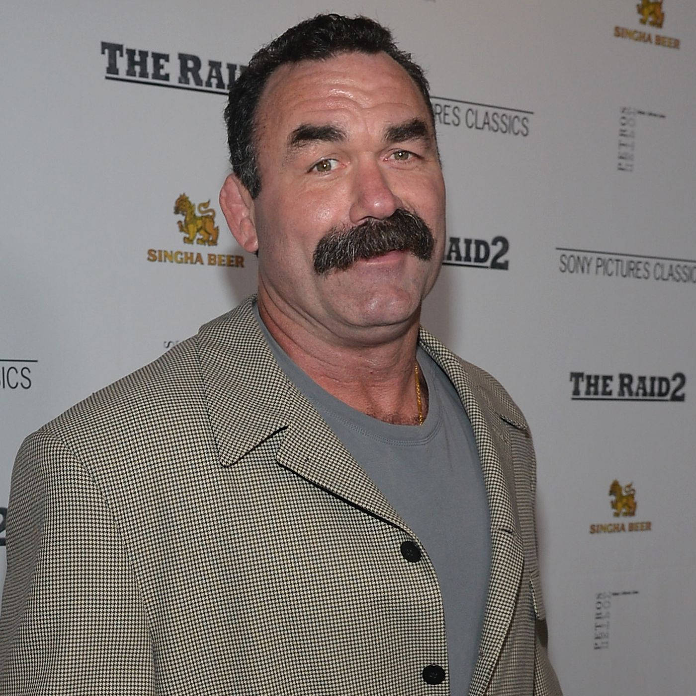 Don Frye With Checkered Suit Jacket Wallpaper