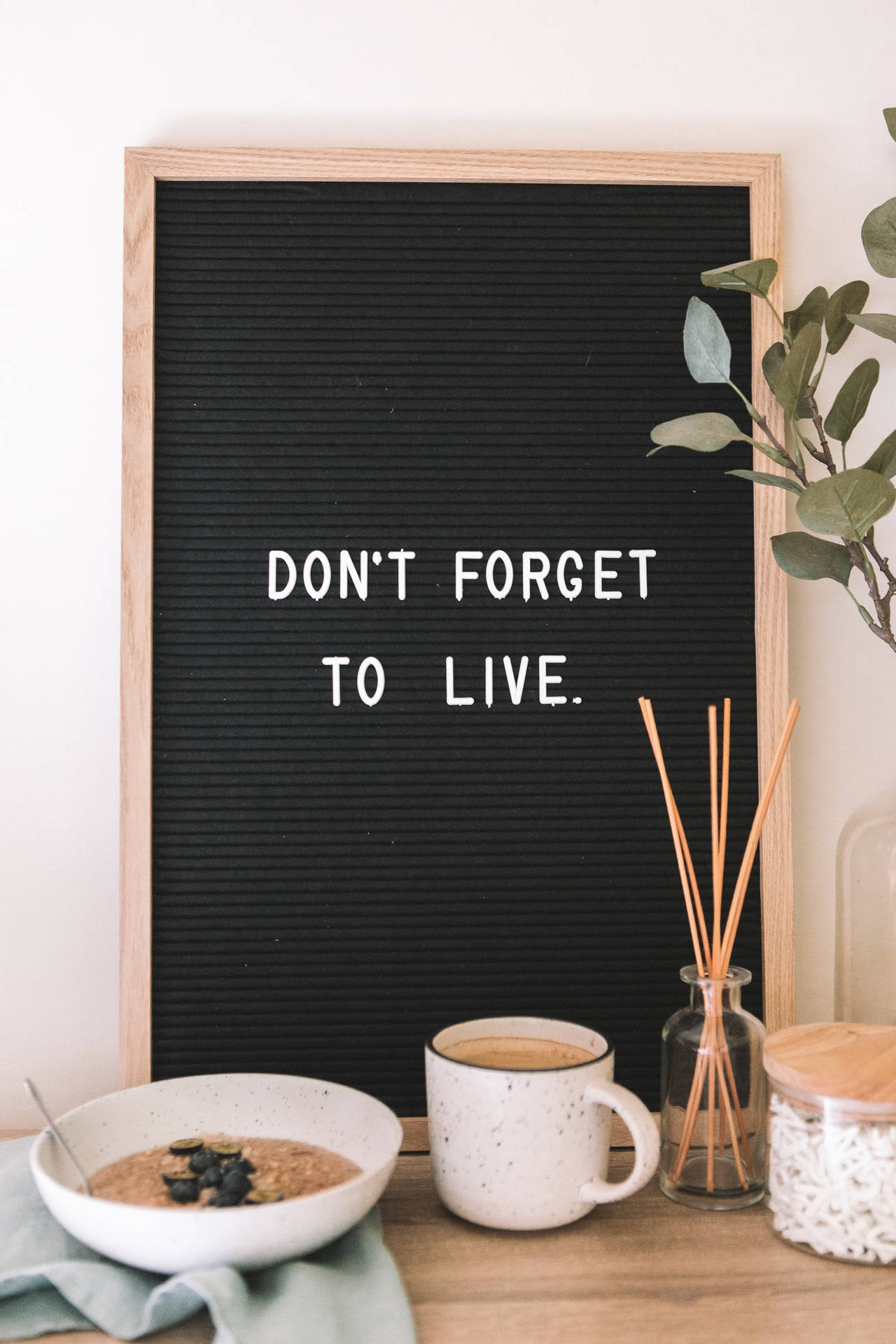 Don't Forget To Live Motivational Quote Wallpaper