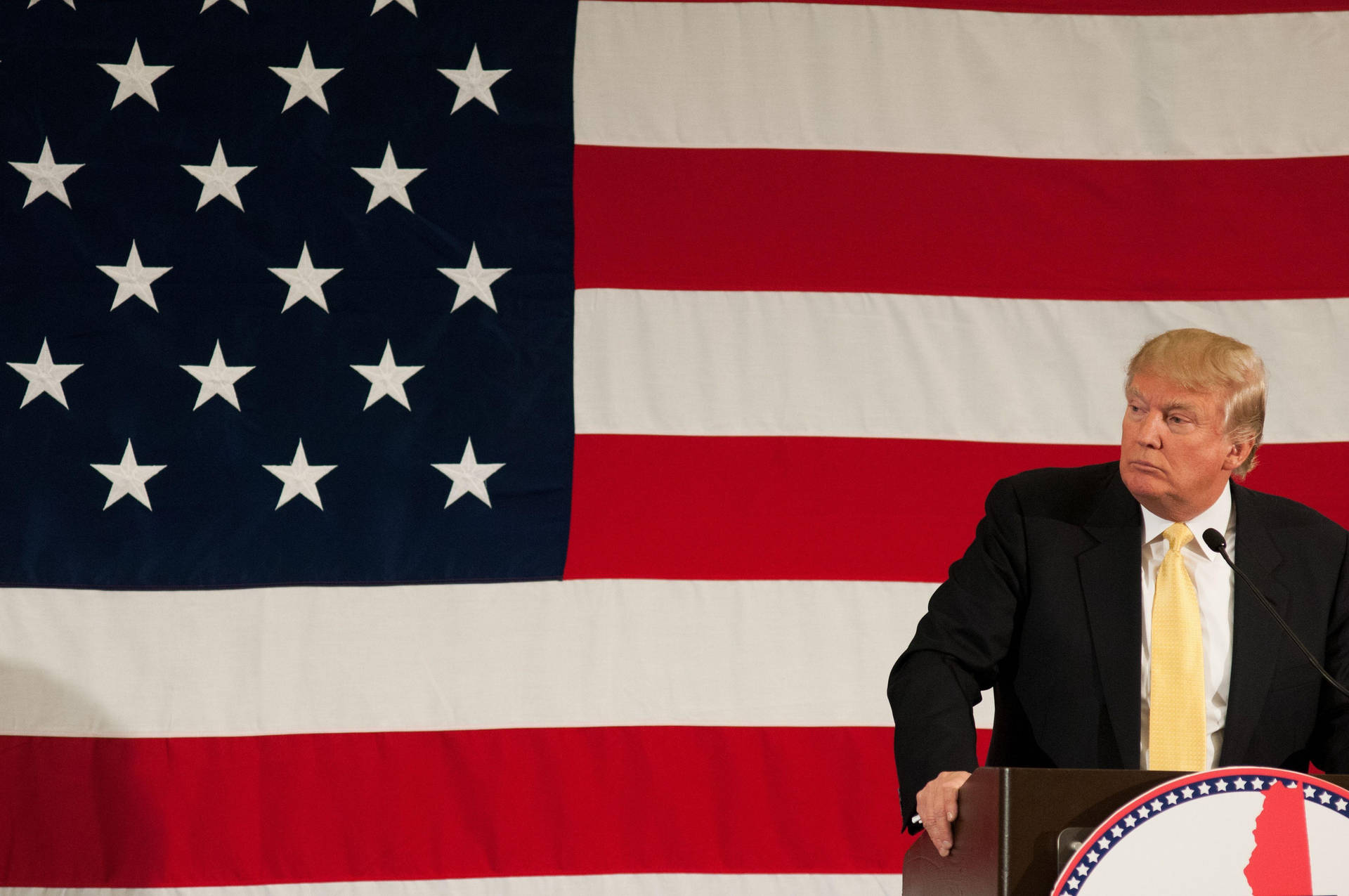 Donald Trump og det amerikanske flag Wallpaper