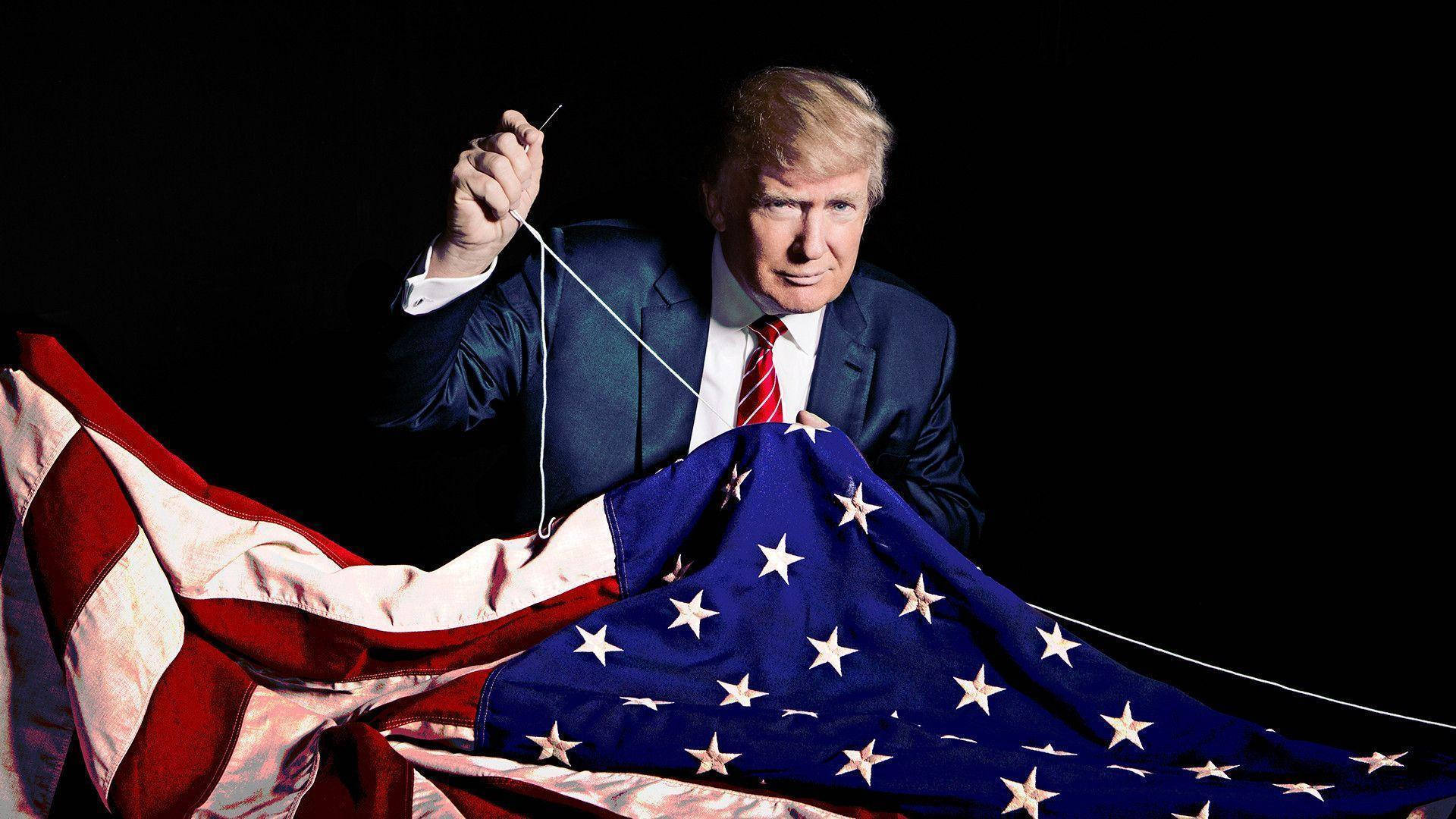 Donaldtrump Syr Den Amerikanska Flaggan. Wallpaper