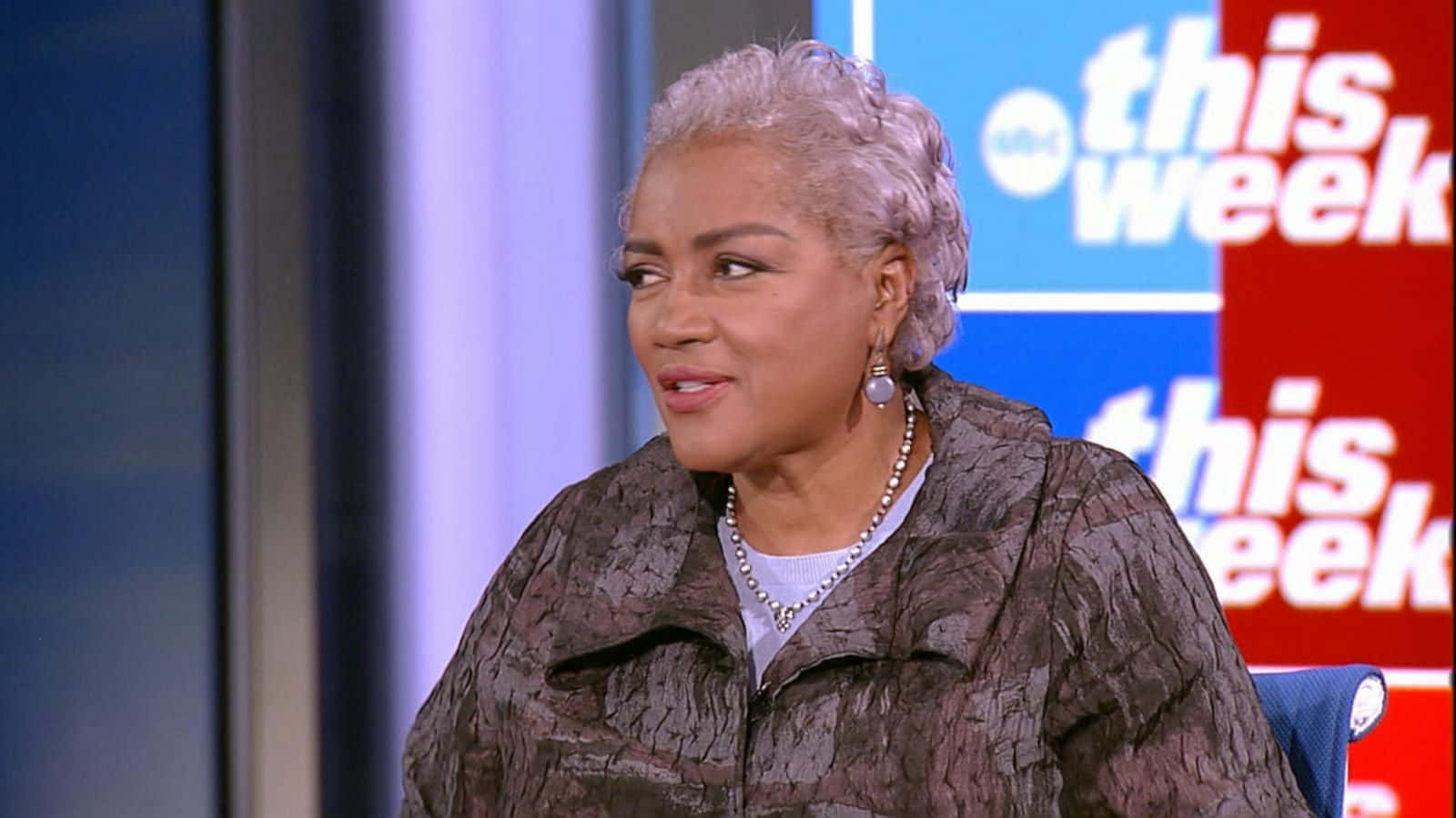 Donna Brazile At A Public Speaking Event Wallpaper
