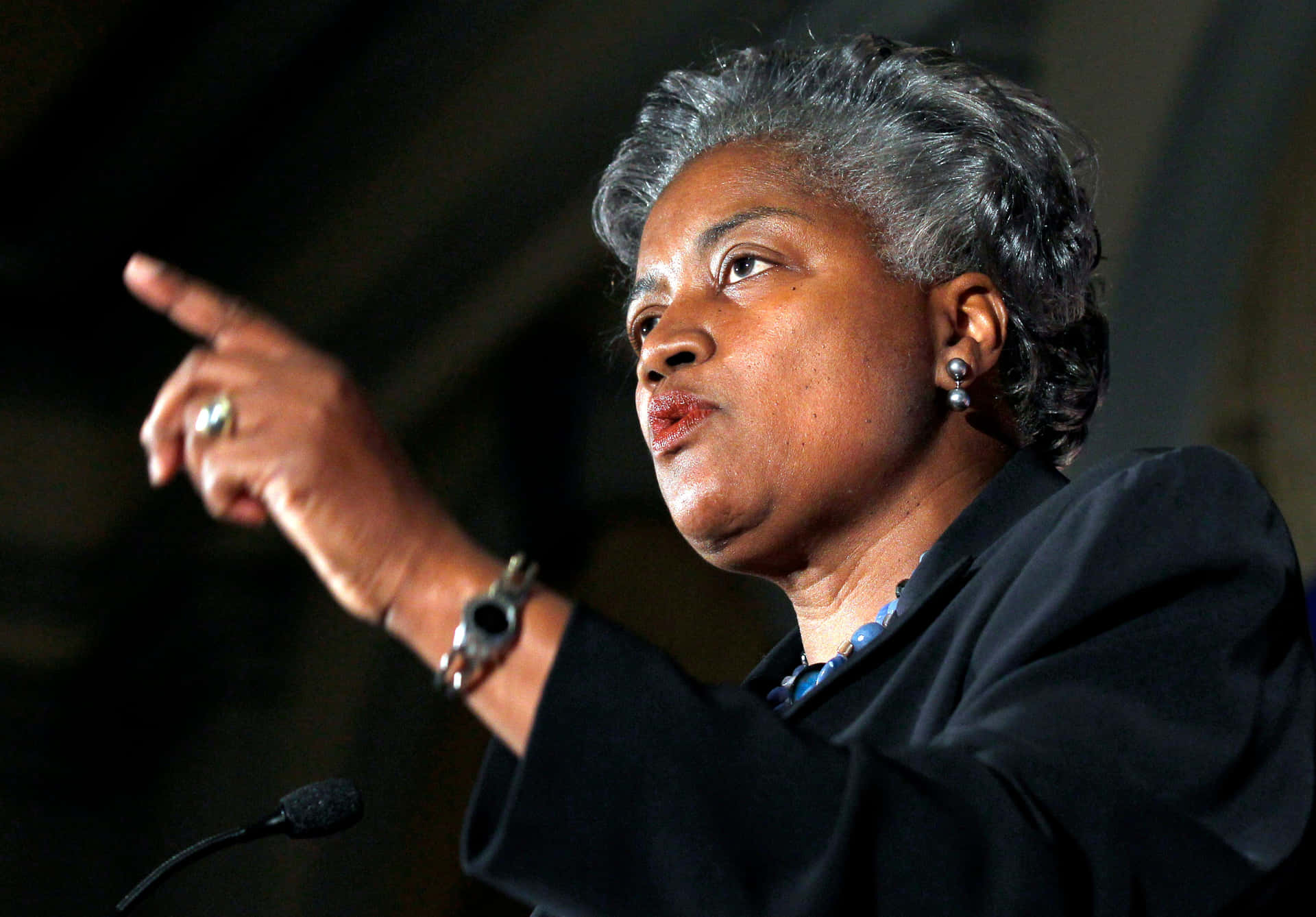 Donna Brazile Delivering A Speech At A Political Event Wallpaper
