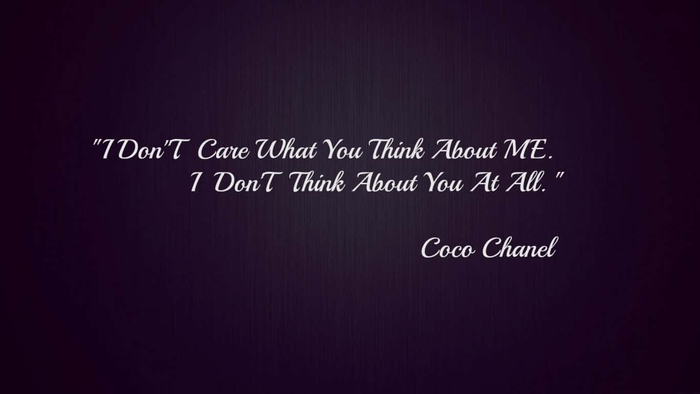 Einschwarz-weißes Foto Mit Einem Zitat Von Coco Chanel. Wallpaper