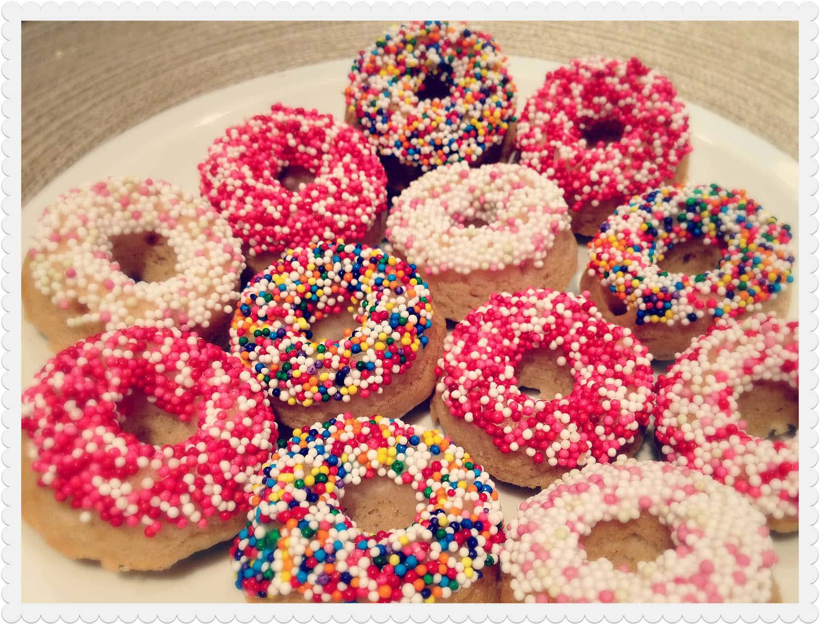 Njutav En Söt Snacks Med Läckra Donuts!
