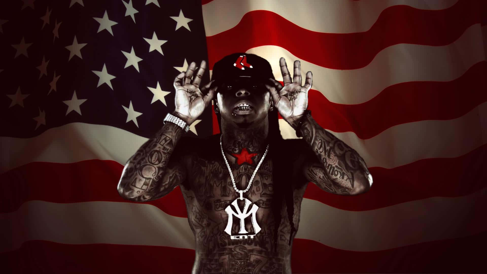 Sfondodel Rapper Lil Wayne Con La Bandiera Americana Sfondo
