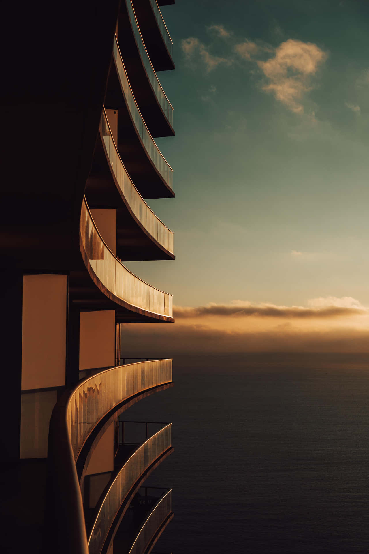 Estructurafrente Al Mar Con Balcones Tumblr Increíbles. Fondo de pantalla