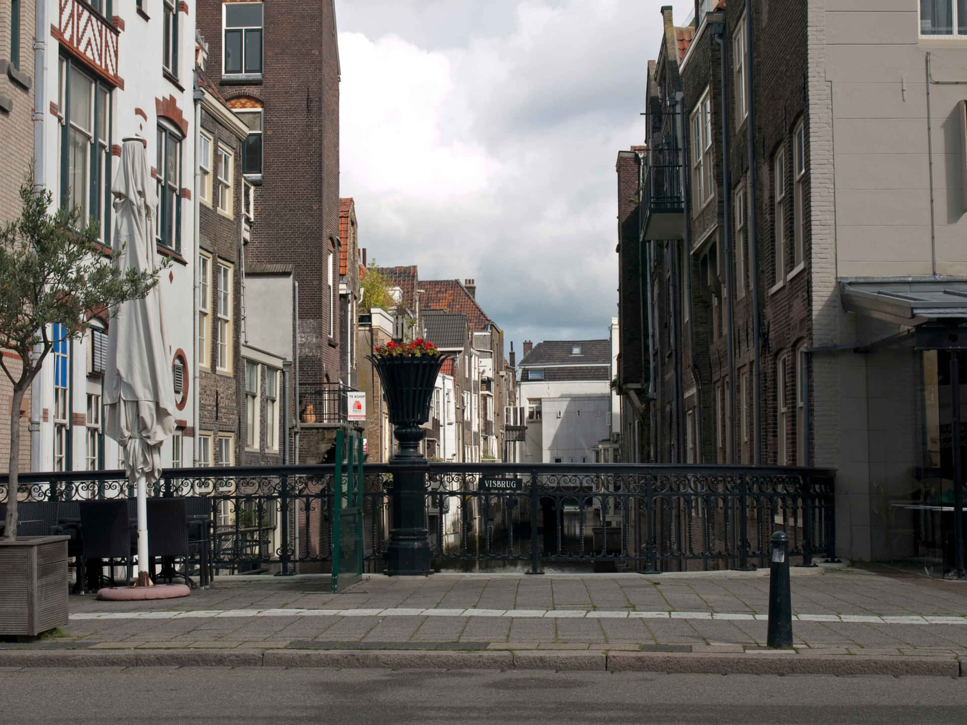 Dordrecht Historic Cityscape With Canal Bridge Wallpaper