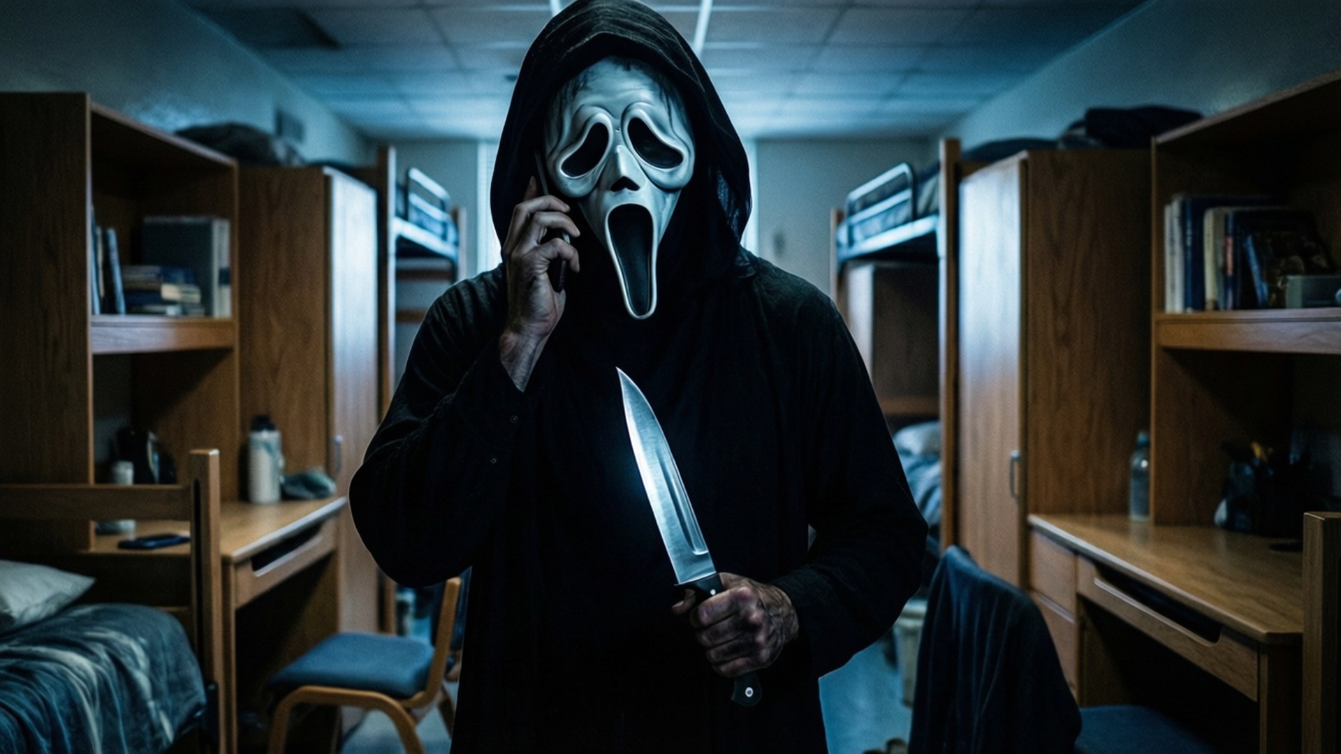 Studenthemssamtal Bakgrundsbilder — Ghostface hotar i en mörk korridor med telefon och kniv.