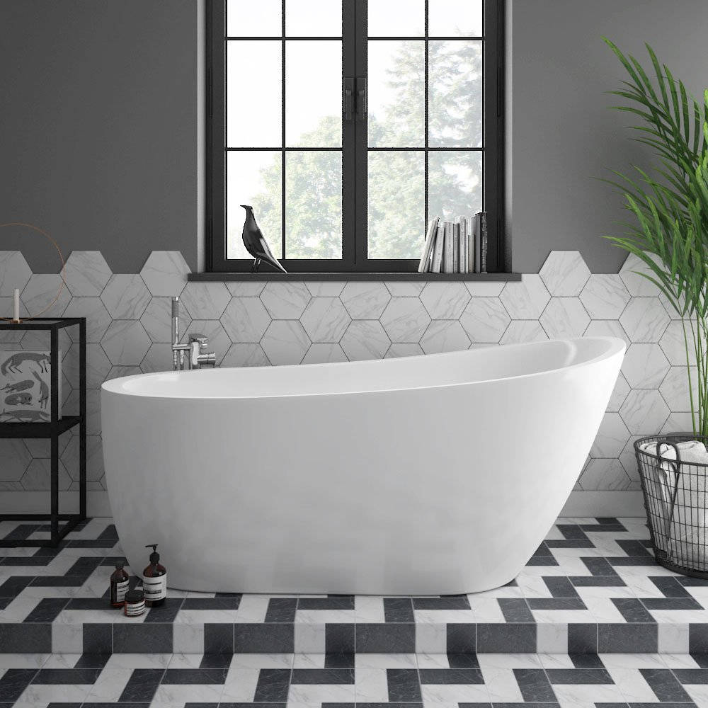 Luxury Double-Ended Soaking Bathtub Wallpaper