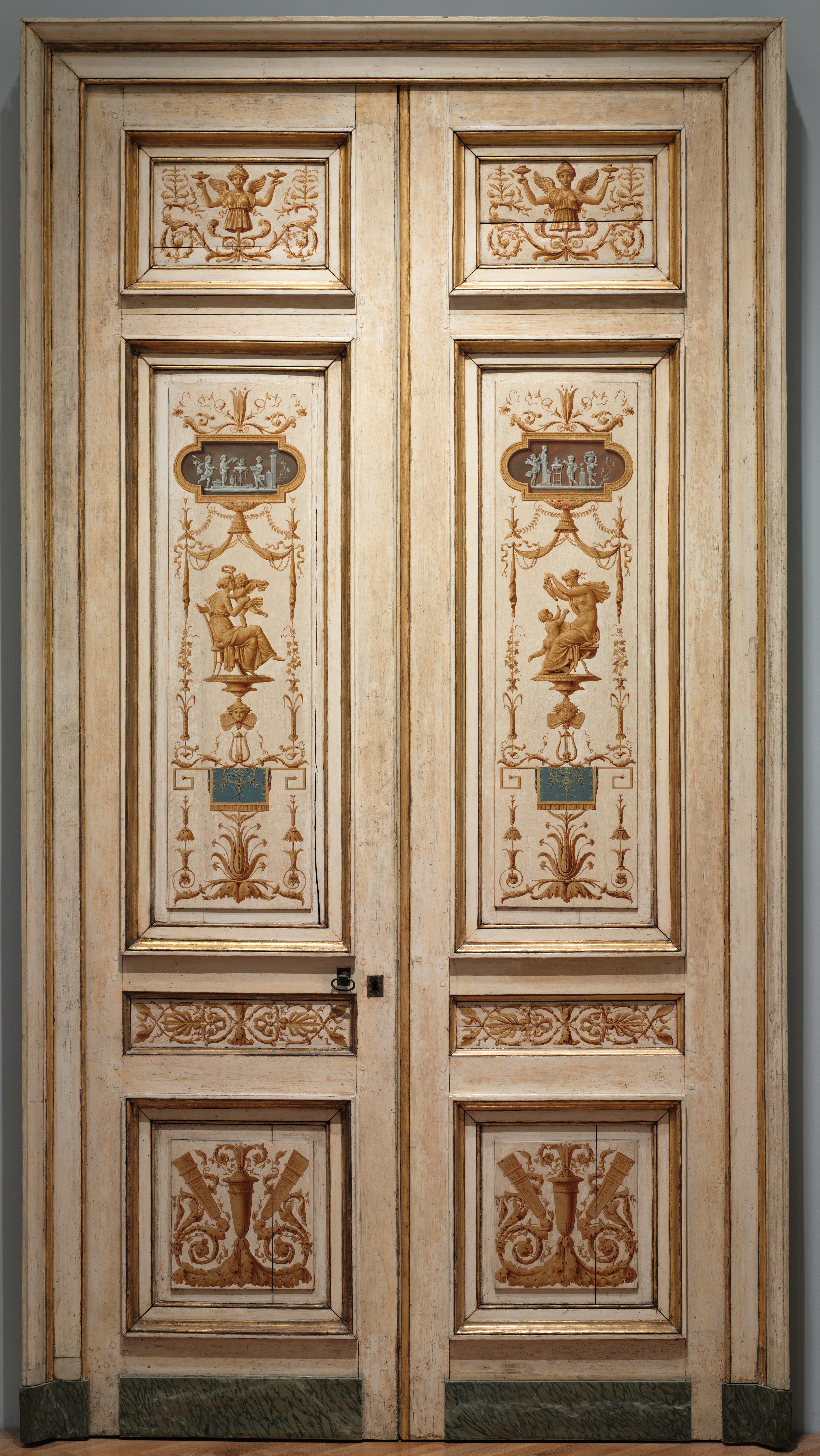 Double-Leaf Doors Wallpaper