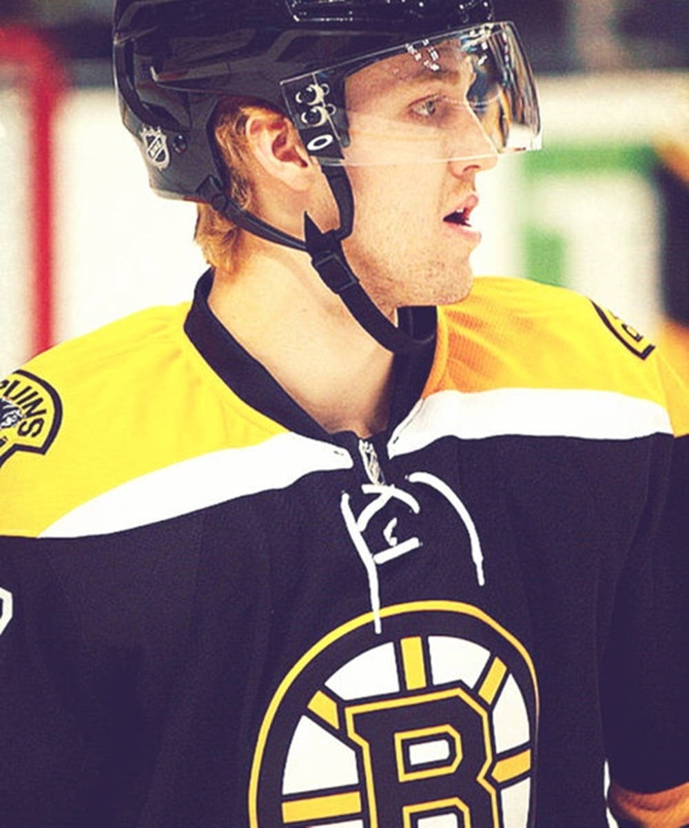 Dougiehamilton Seitlich Im Profil Der Boston Bruins Wallpaper