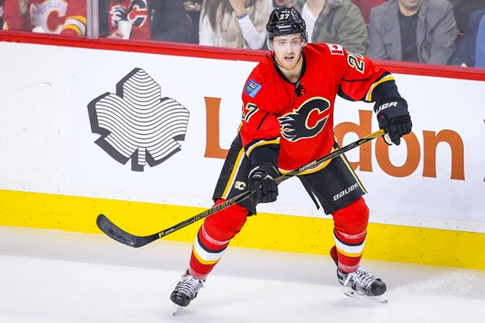 Dougiehamilton De Los Calgary Flames Contra Vancouver Canucks Fondo de pantalla