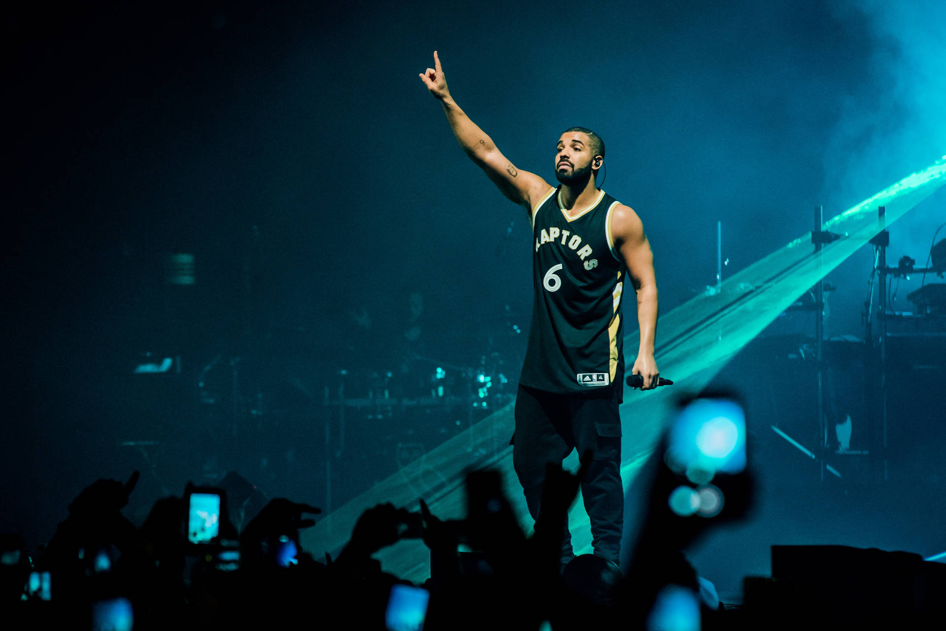 Drake Concert Candid Shot Background