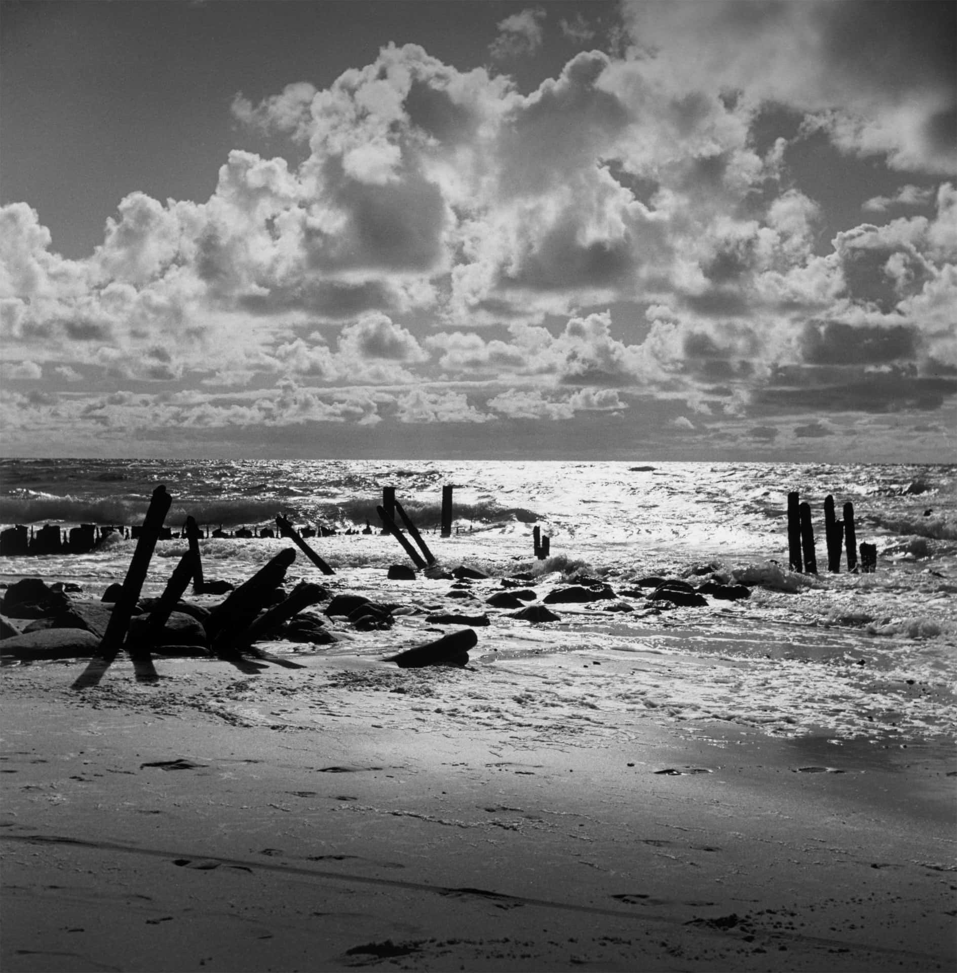 Dramatic Beach Silhouette Kampen Wallpaper