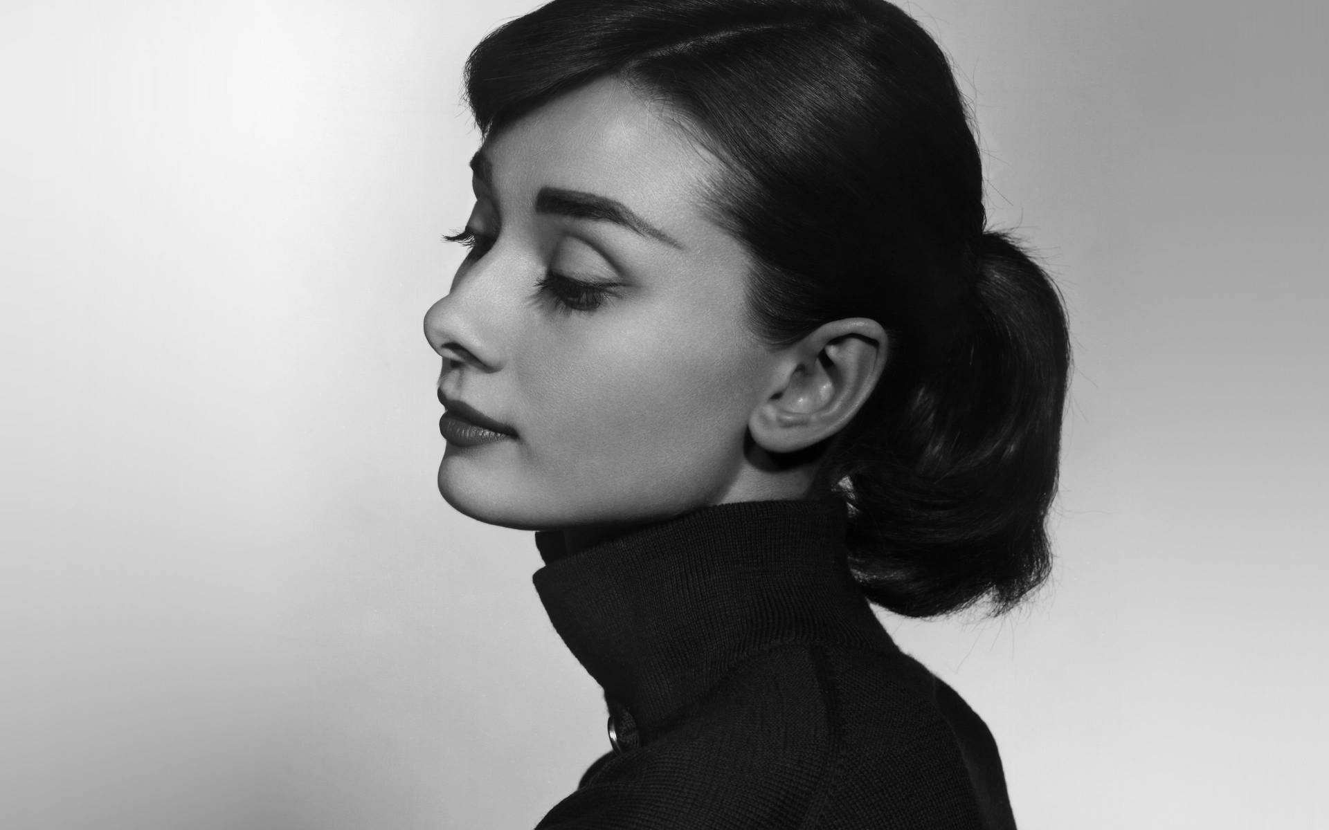 Dramatic Shot Audrey Hepburn Wallpaper