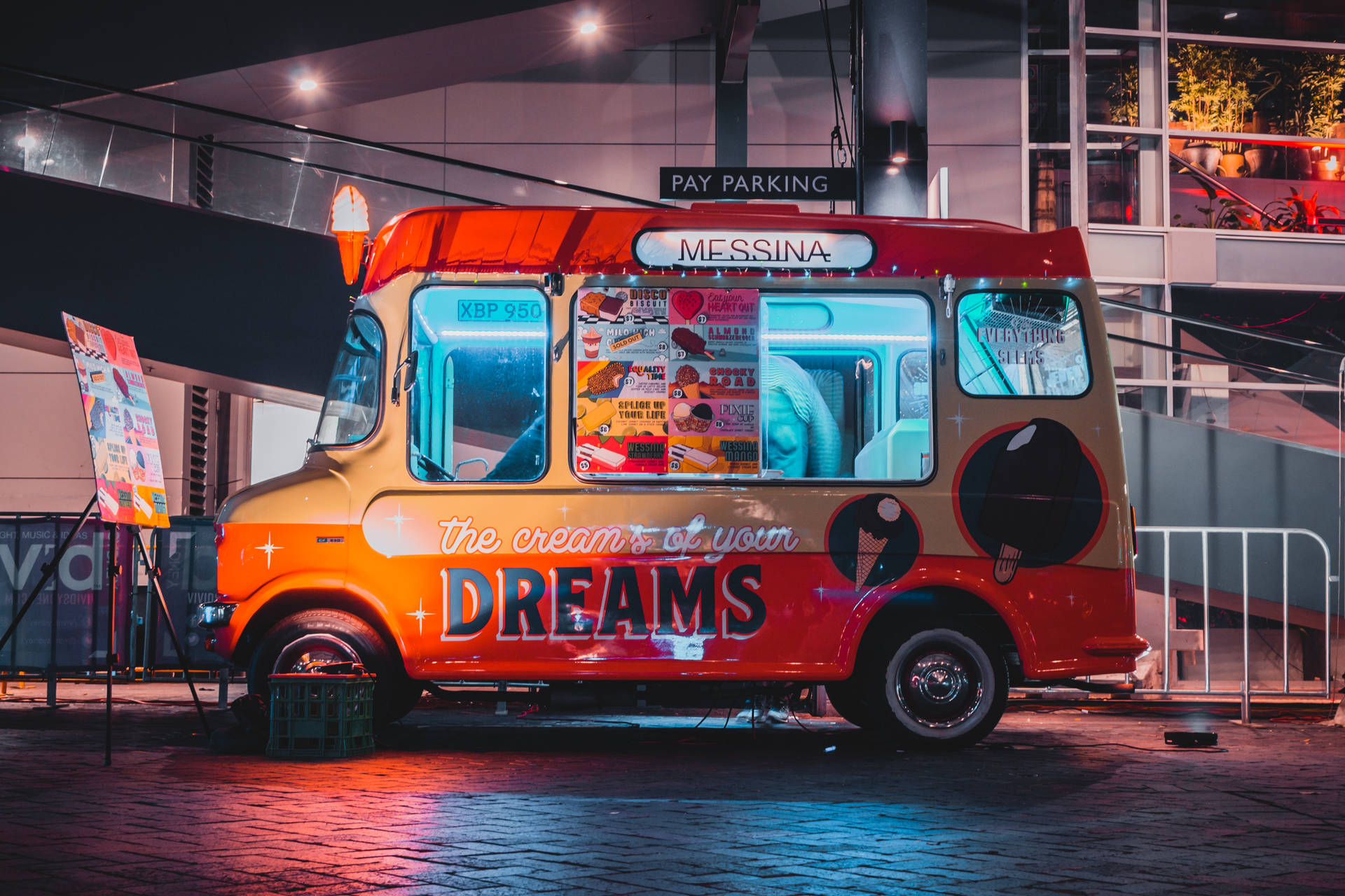 Nighttime Gourmet Adventure: Dream Food Truck Wallpaper