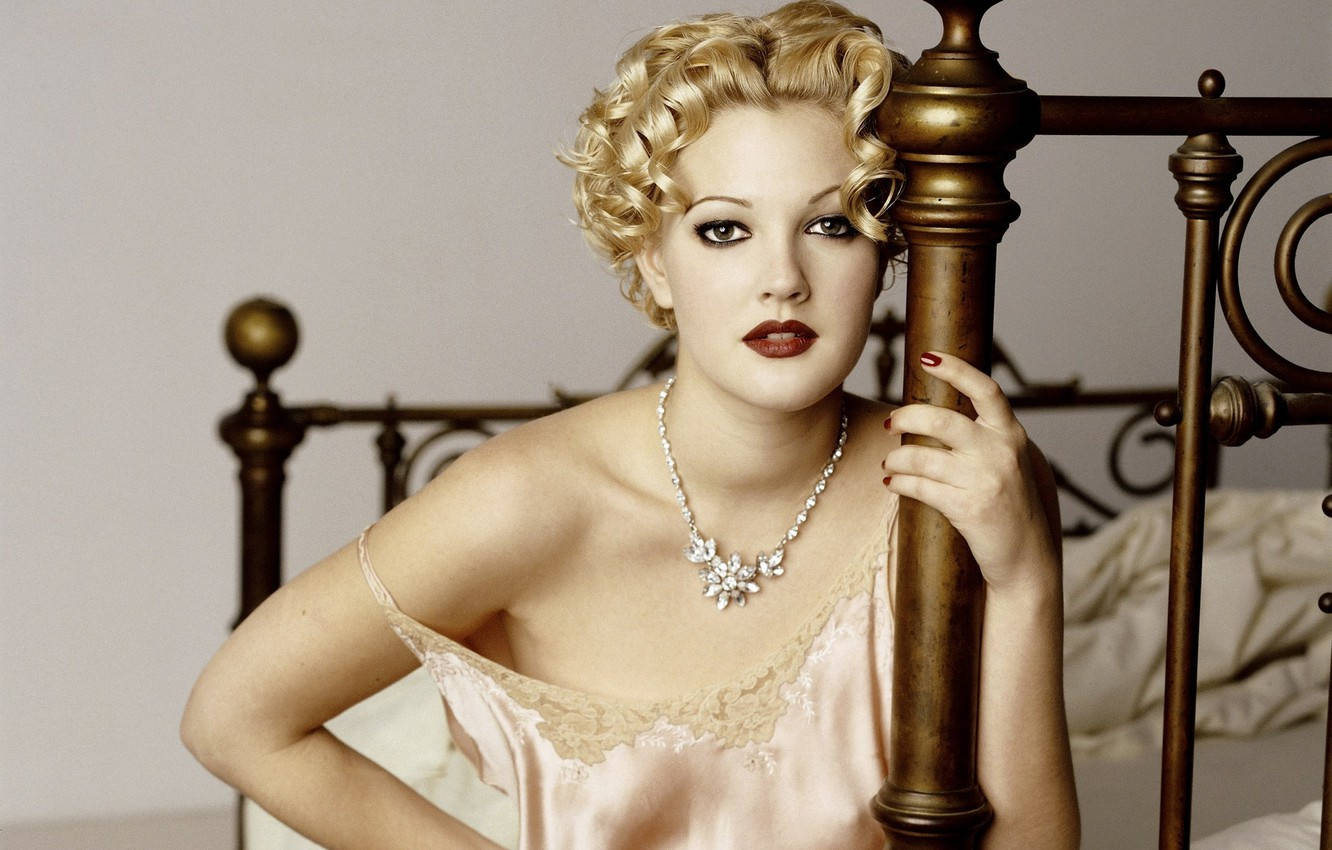 Drewbarrymore Elegant Look - Drew Barrymore Elegant Utseende. Wallpaper