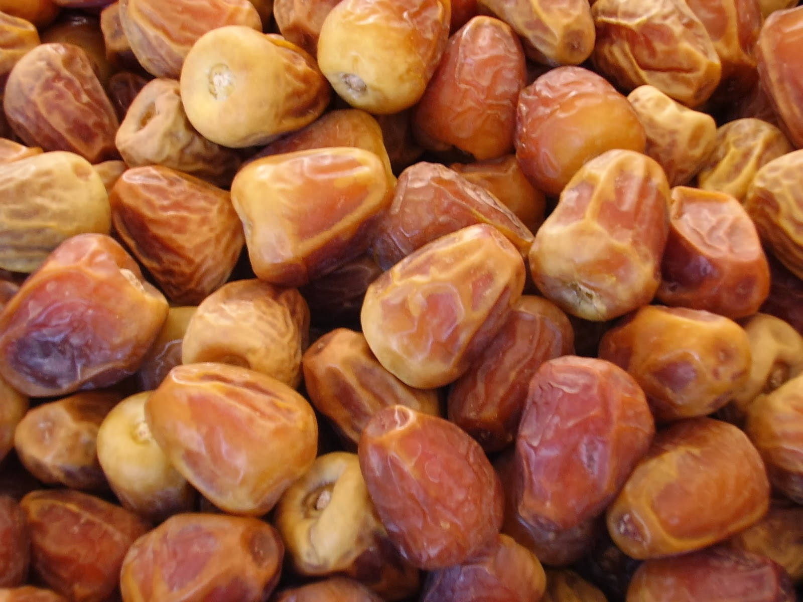 Dried Dates For Snacks Wallpaper
