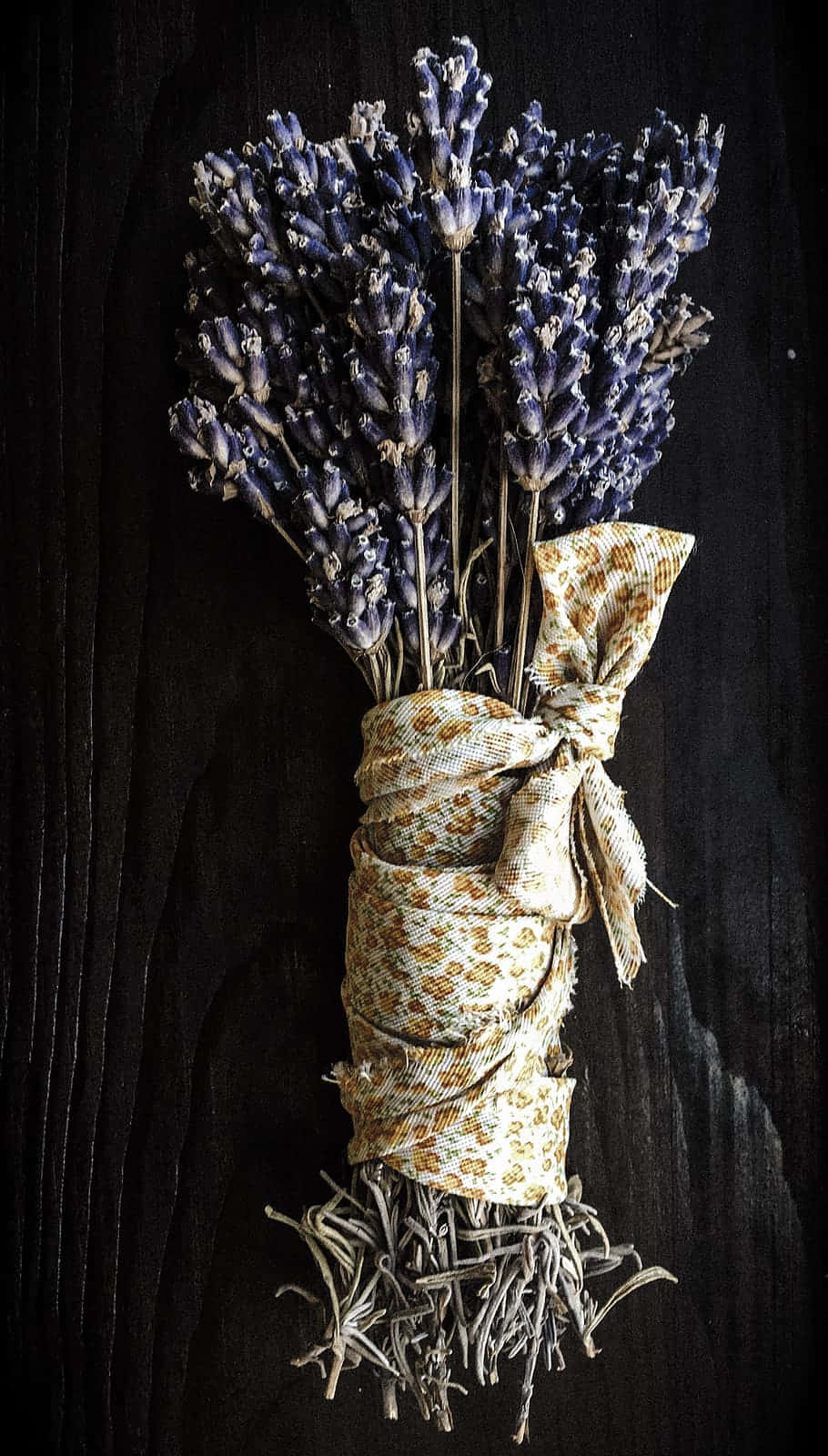 Aesthetic Arrangement of Dried Flowers Wallpaper