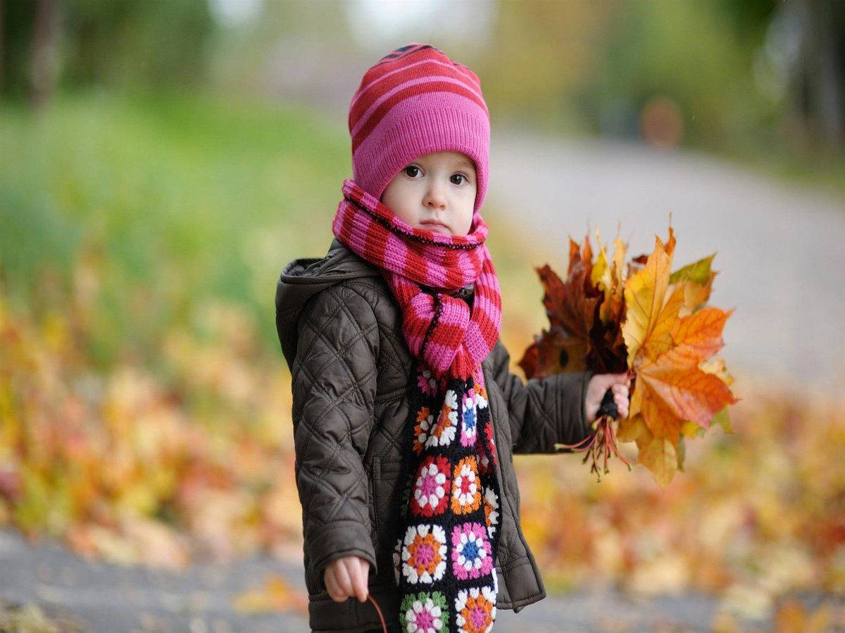 Dried Leaves Baby Girl Wallpaper