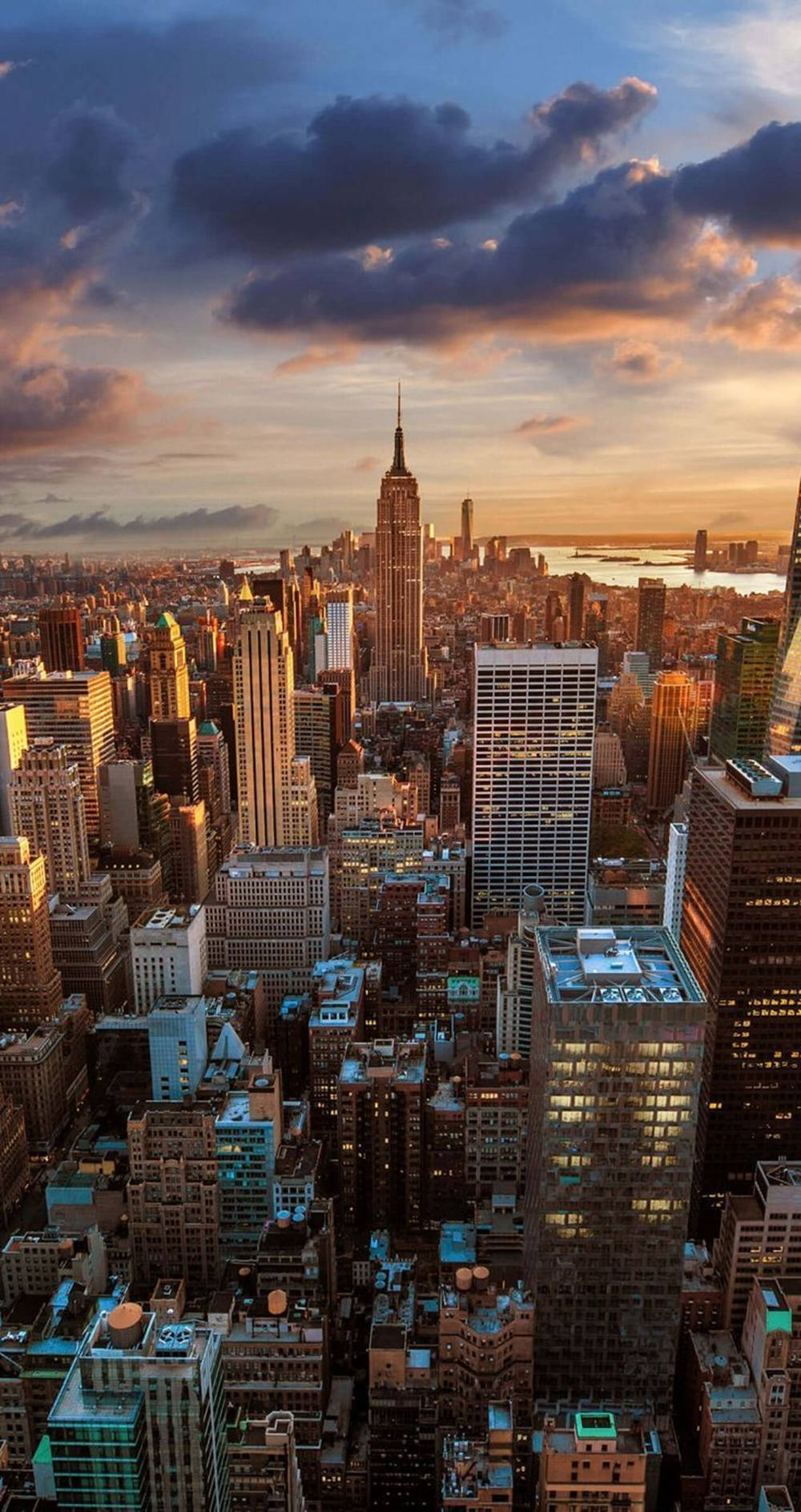 Drone Skudt Over New York Skyline Iphone Wallpaper