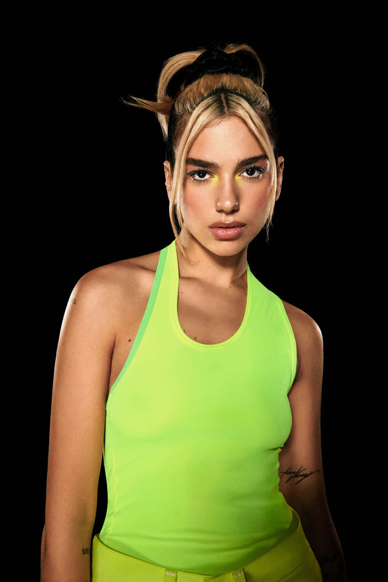 Dua Lipa looking gorgeous and confident