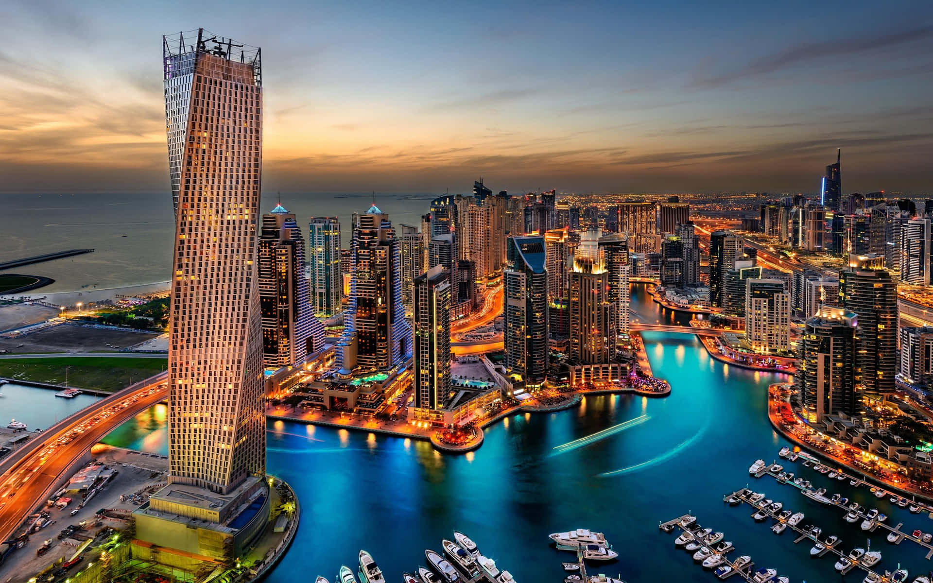 Dubaibyens Skyline I Tusmørke.