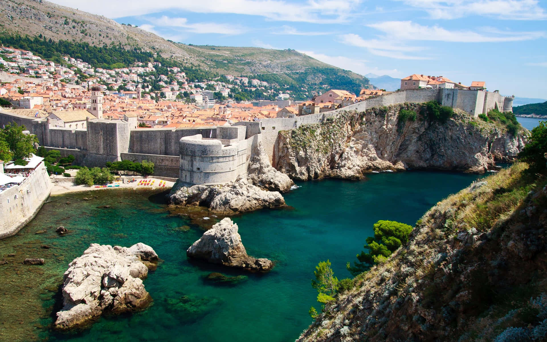 Dubrovnikstad På En Klippa Wallpaper
