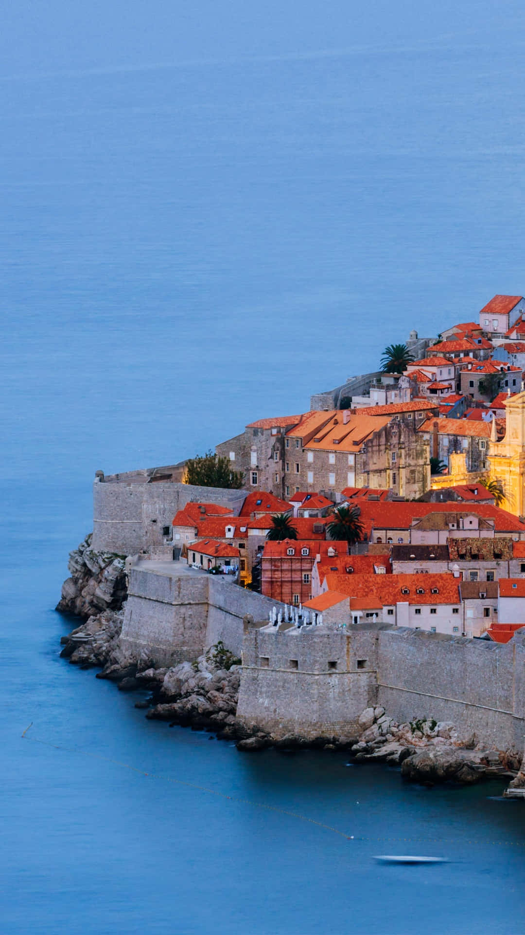 Ciudadde Dubrovnik En Un Acantilado. Fondo de pantalla