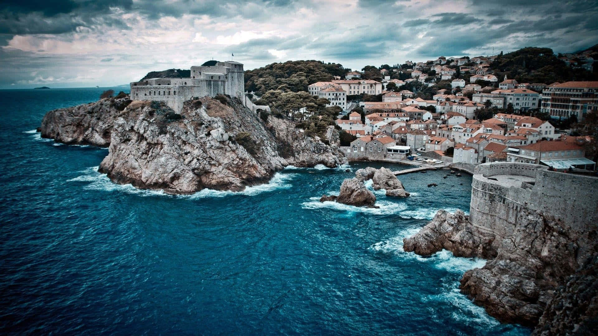 Dubrovnik med ru klipper. Wallpaper