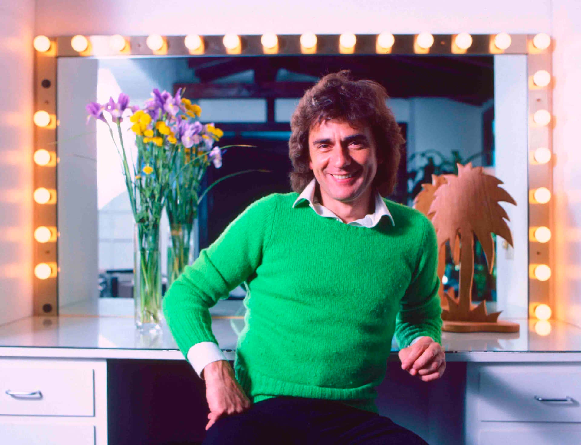 Caption: "Dudley Moore - Legendary British Actor, Musician and Comedian." Wallpaper