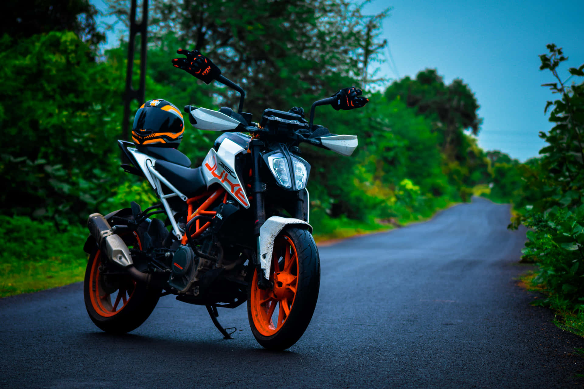 Ktm Duke 390 Parked On Road Picture