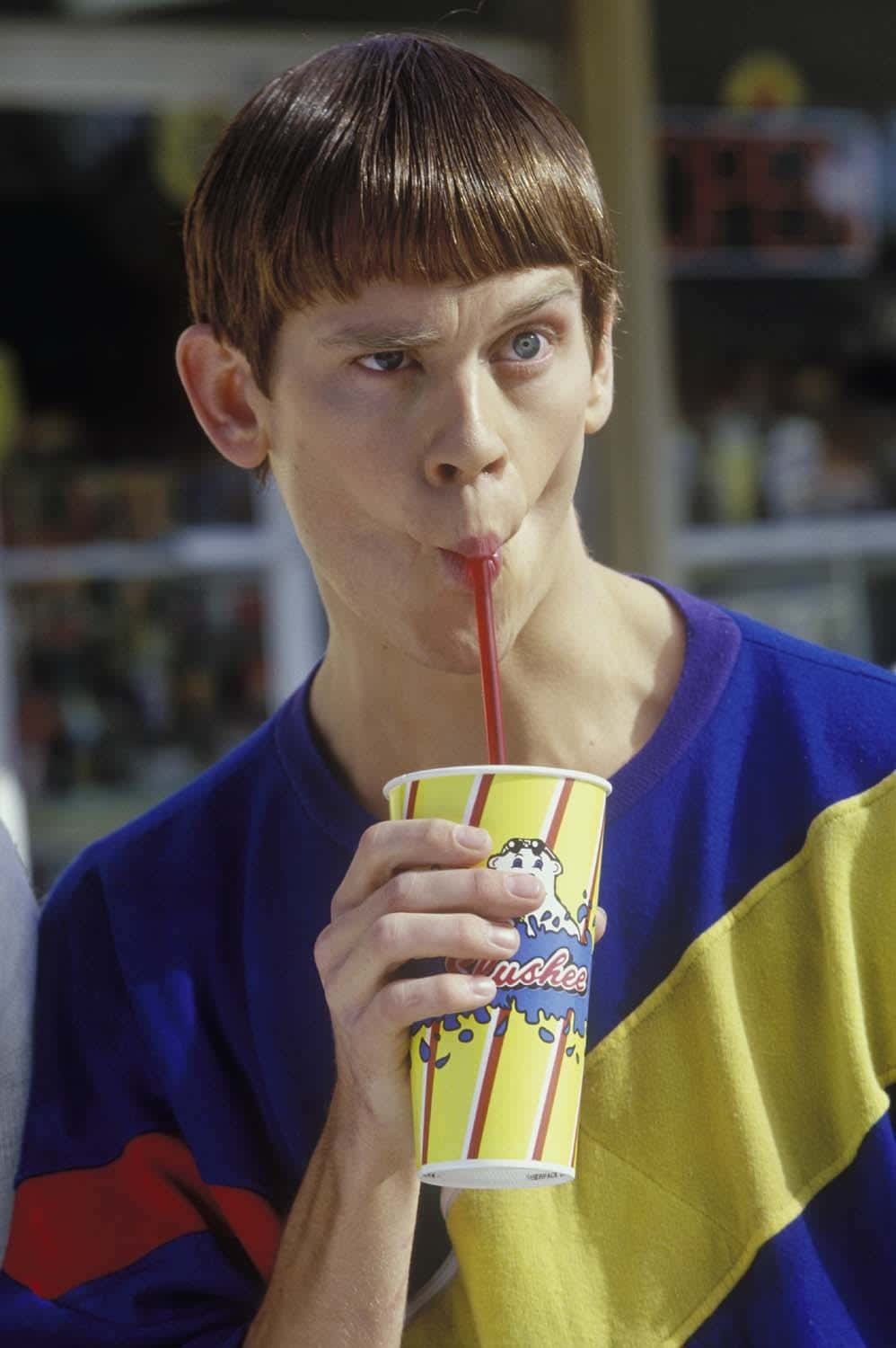 Personnage De Dumb And Dumber Buvant Un Soda Fond d'écran