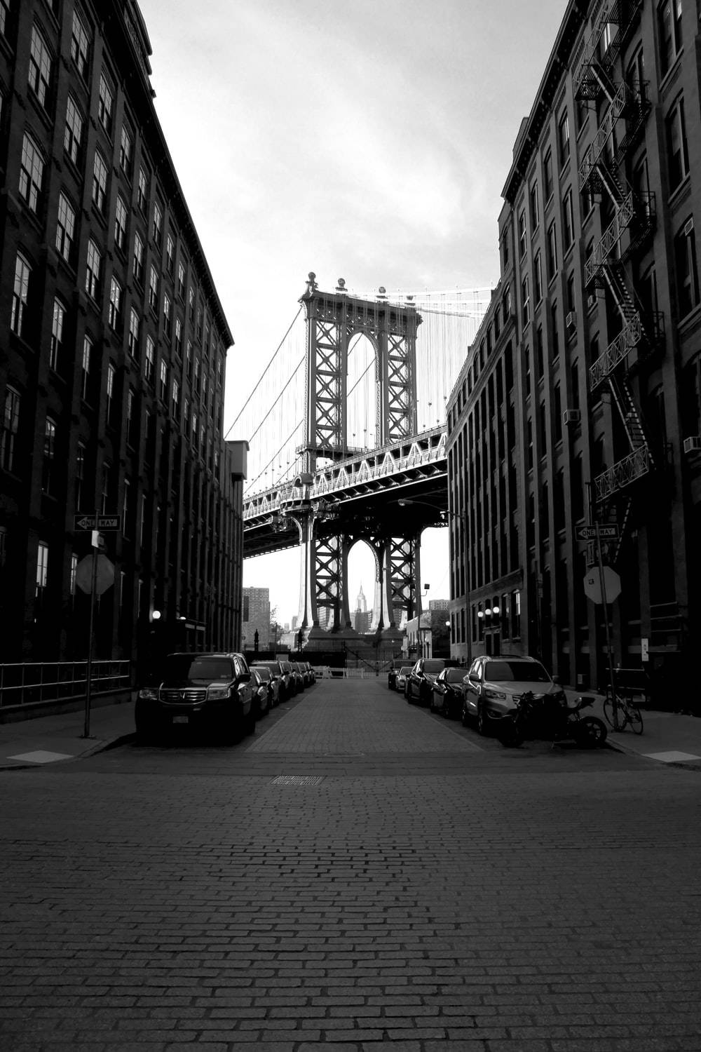 Dumbo New York Black And White Wallpaper