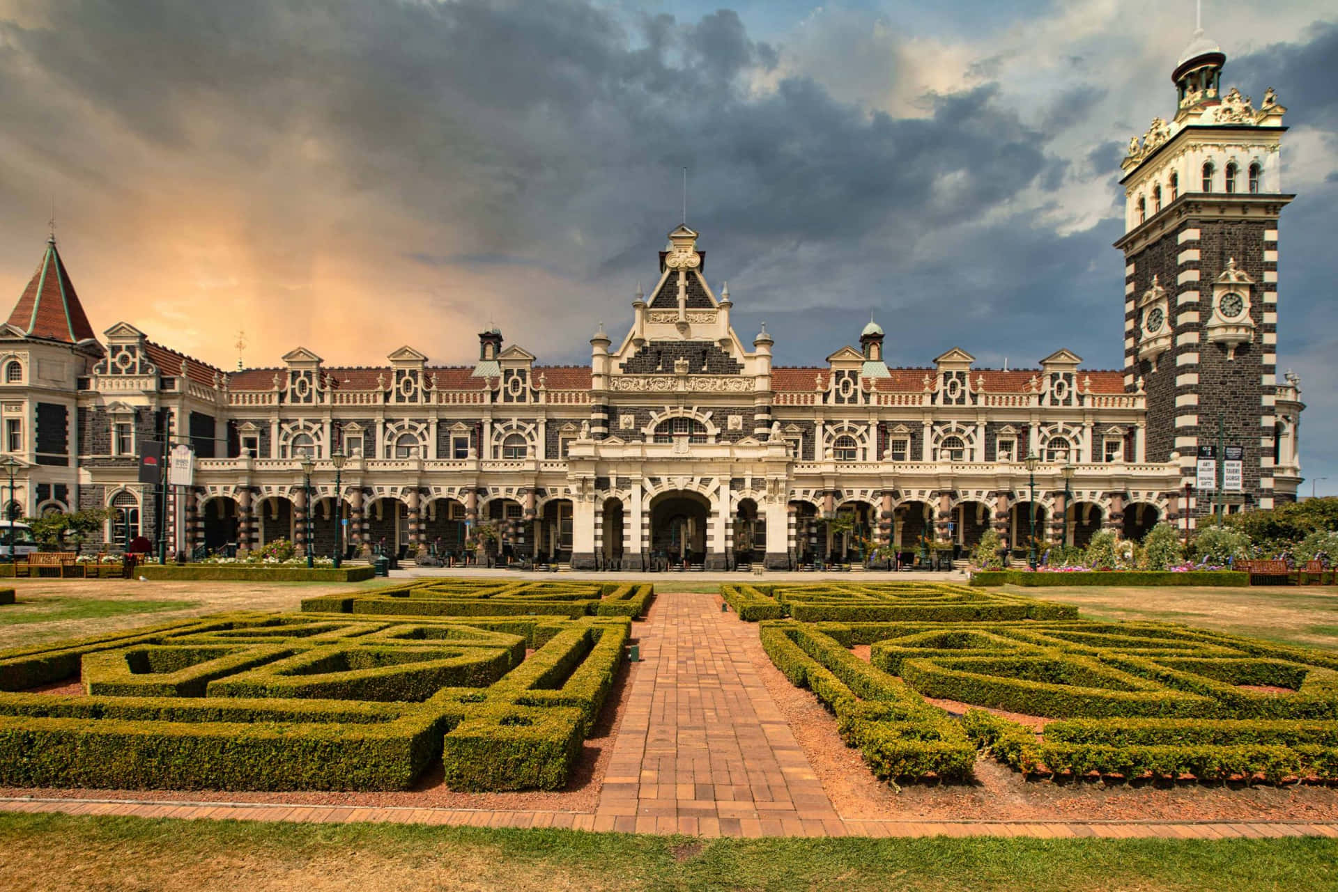 Dunedin Railway Station New Zealand Wallpaper