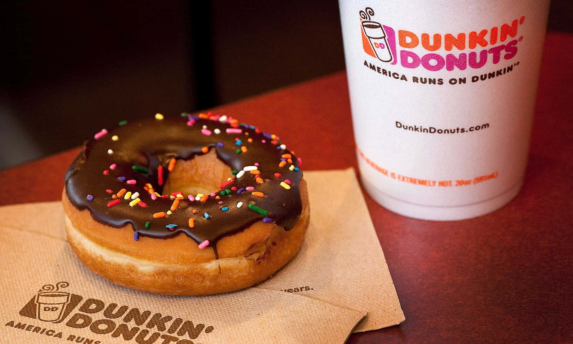 Njutav En Läcker Och Uppfriskande Dunkin Donuts Dryck!