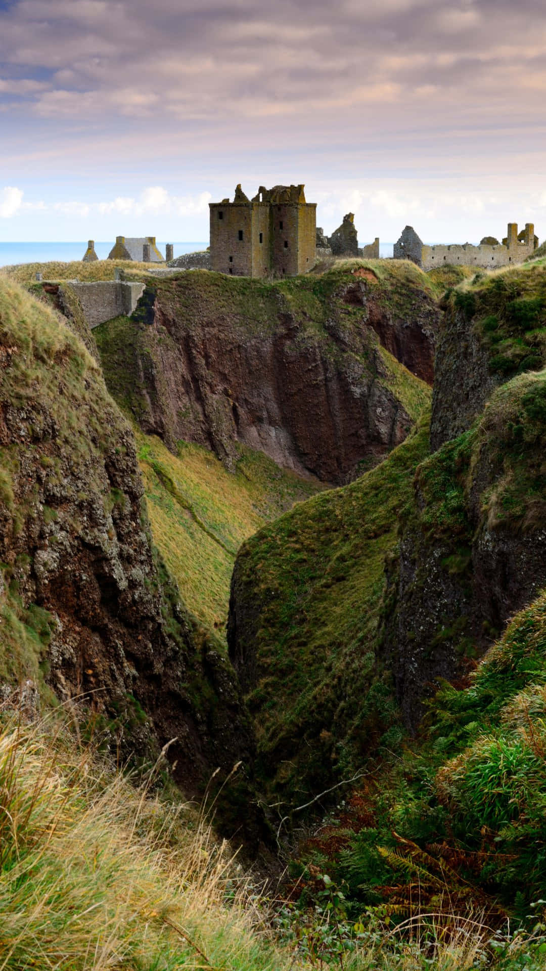 Dunnottar Castle Cliffside Aberdeen Scotland Wallpaper