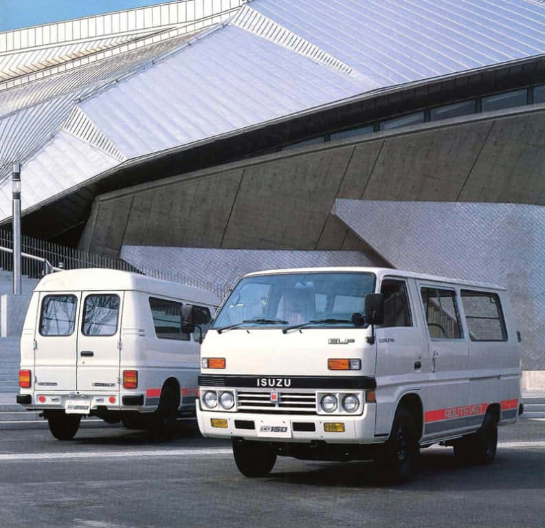 Kestävä Isuzu Elf Kuorma-auto Tiellä Taustakuva