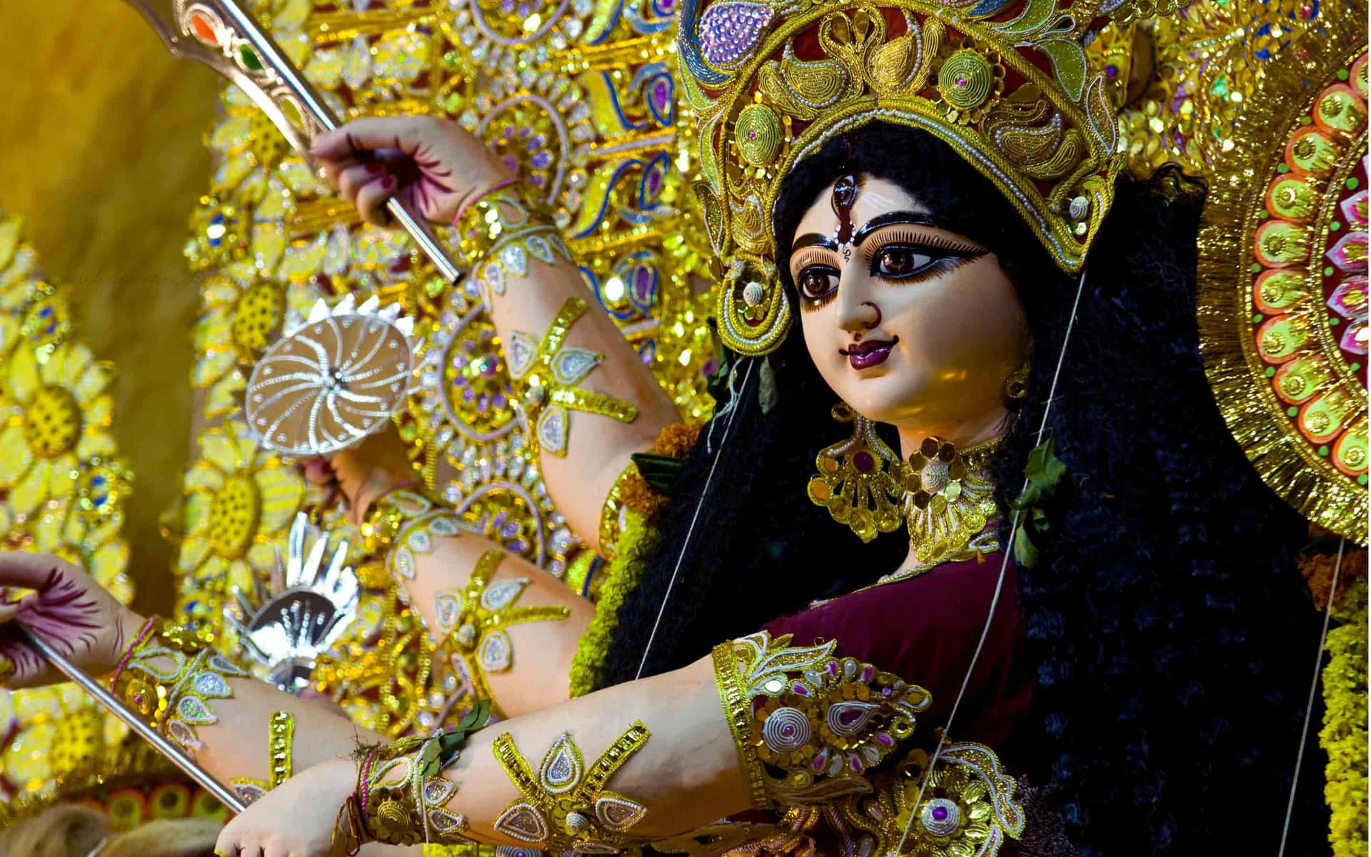 Imagende Durga Maa Con Ornamentos Dorados