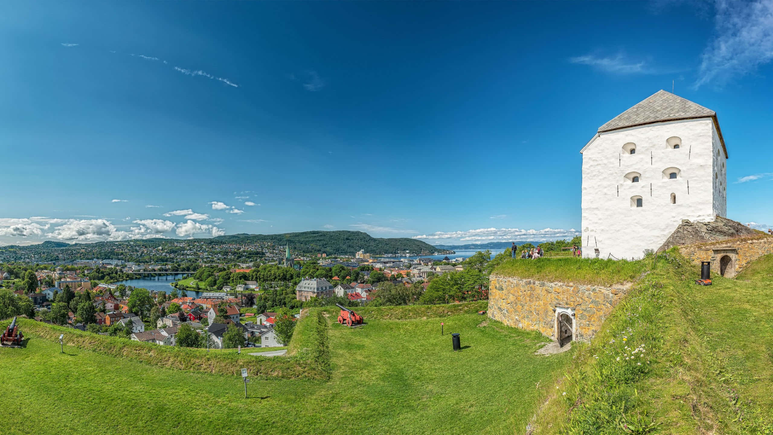 Skumring Som Faller Over Den Rolige Trondheimfjorden Bakgrunnsbildet