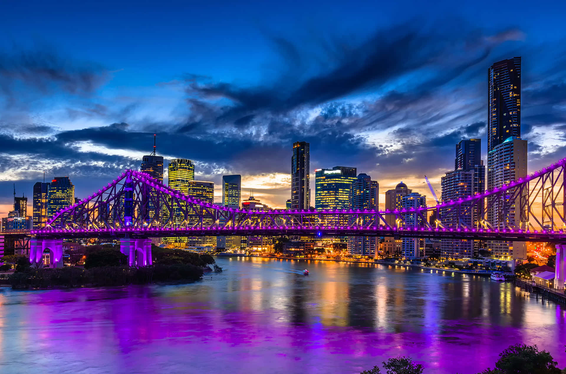 Dusk Over Brisbane Skyline Wallpaper