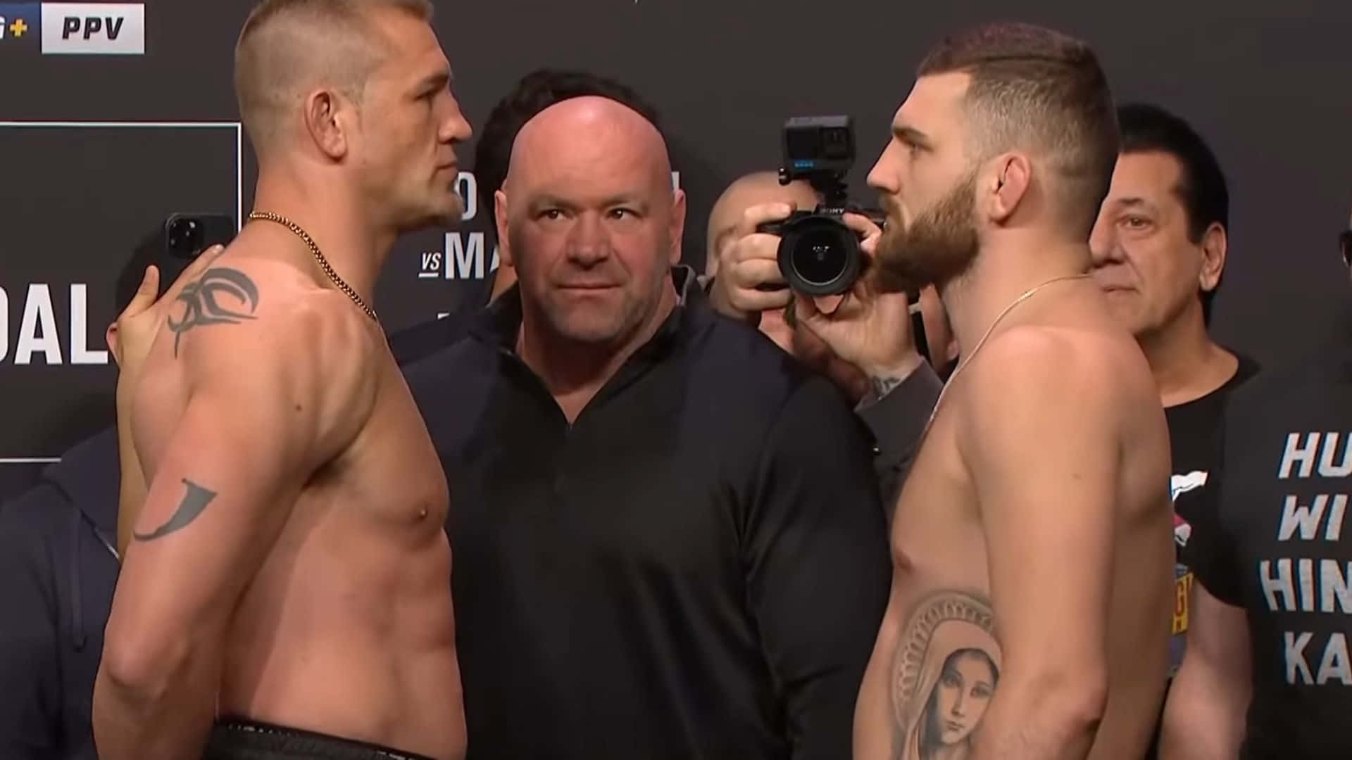 Dustin Jacoby konfronterer Michal Oleksiejczuk på UFC Fight Night 177. Wallpaper