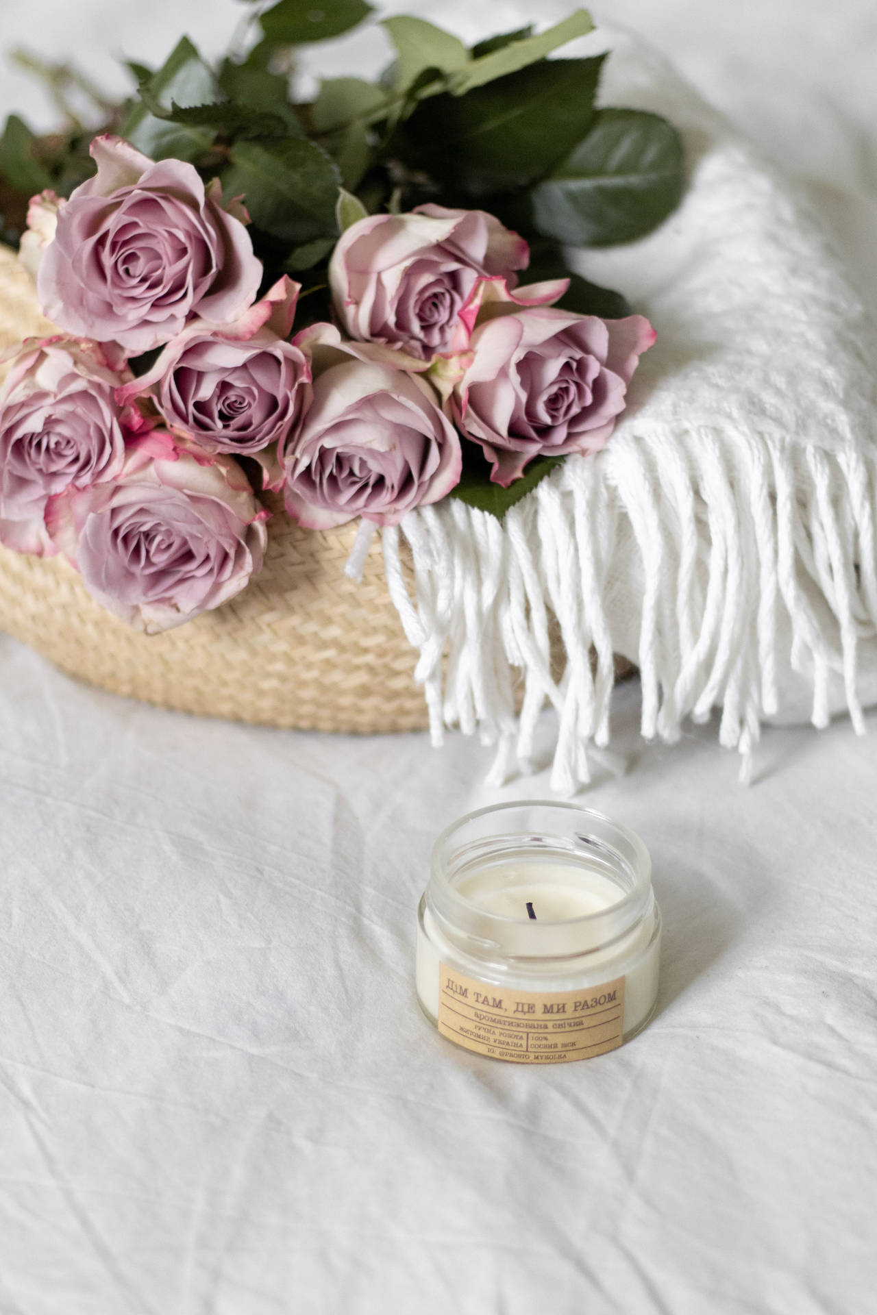 Exquisite Dusty Lavender Rose Flower Bouquet Wallpaper