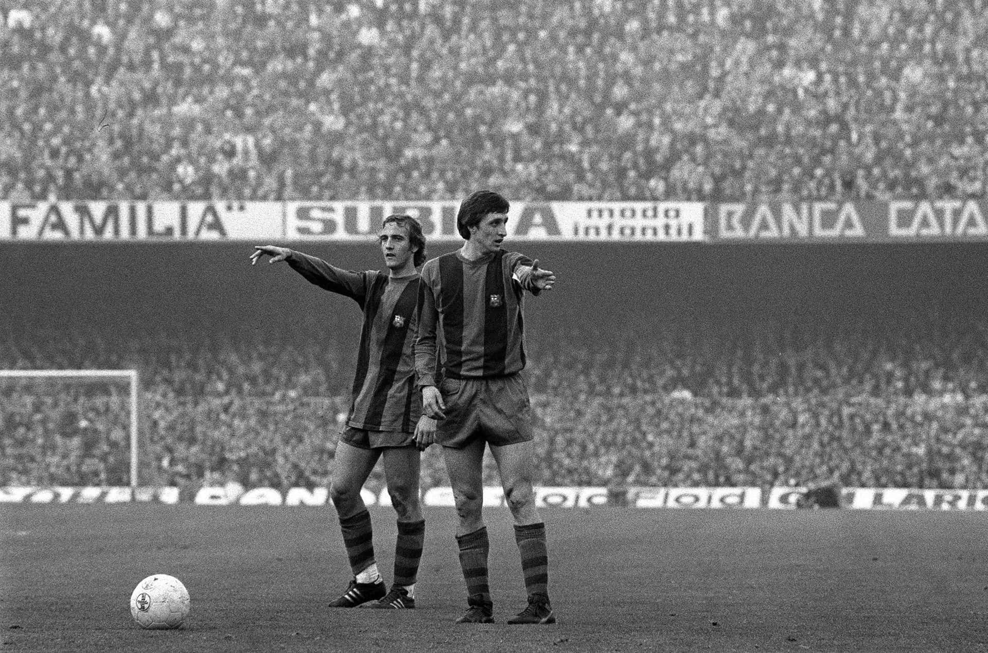 Dutch Athletes Johan Neeskens And John Cruyff Wallpaper